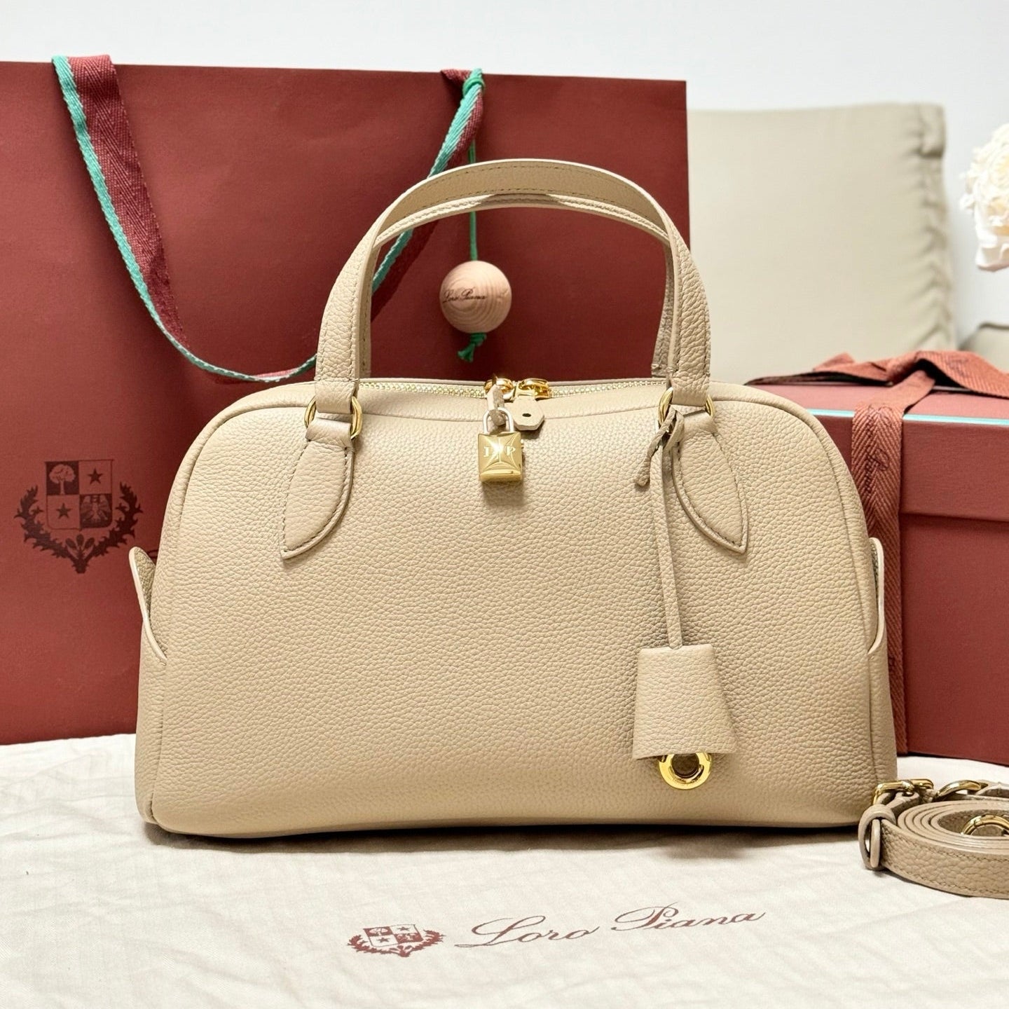 LP 2026 Needle Bag 31cm Light Mastic/Sun Gold Calfskin