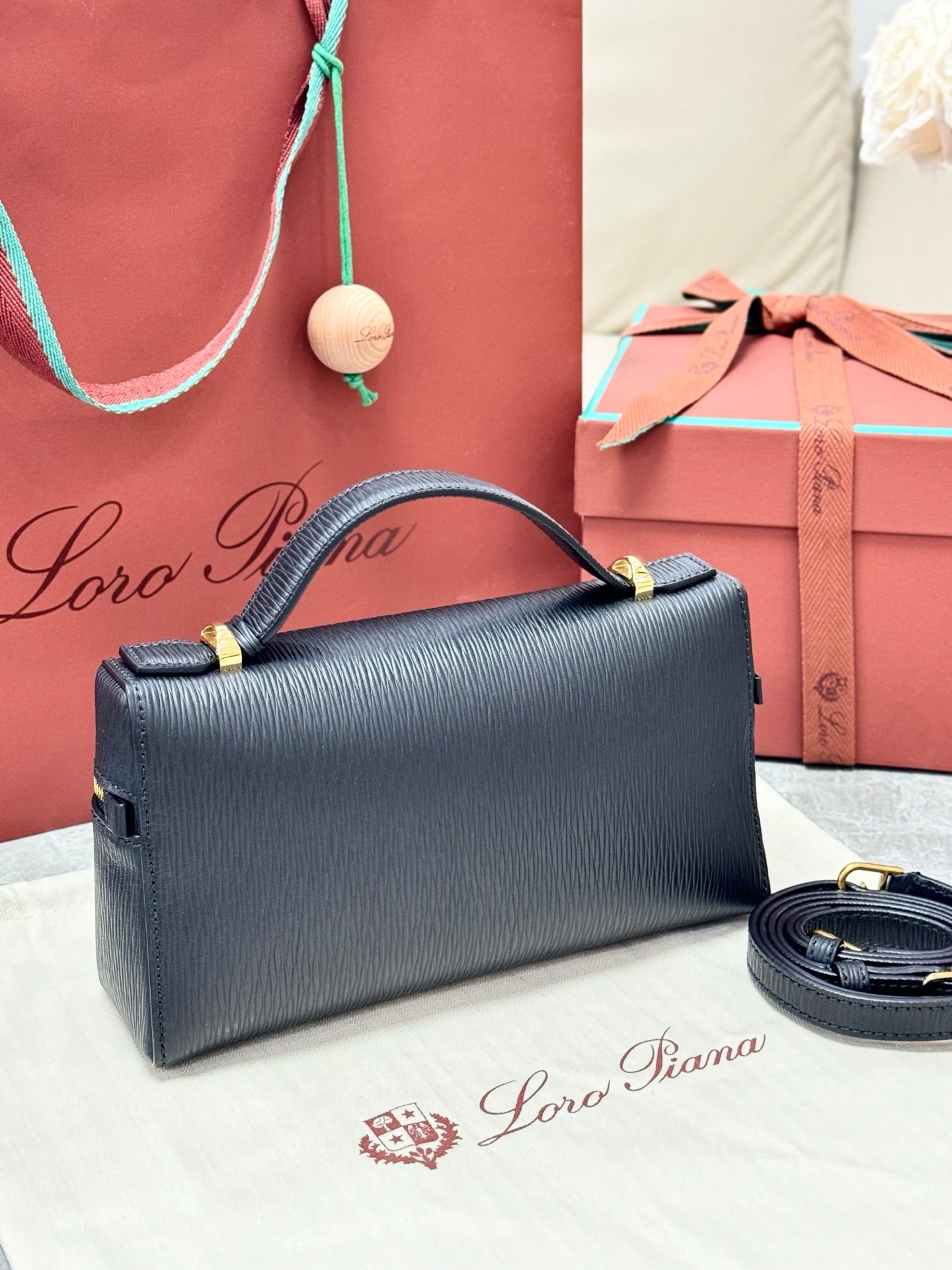 LP 2026 Extra Bag L23 Black/Sun Gold Lambskin