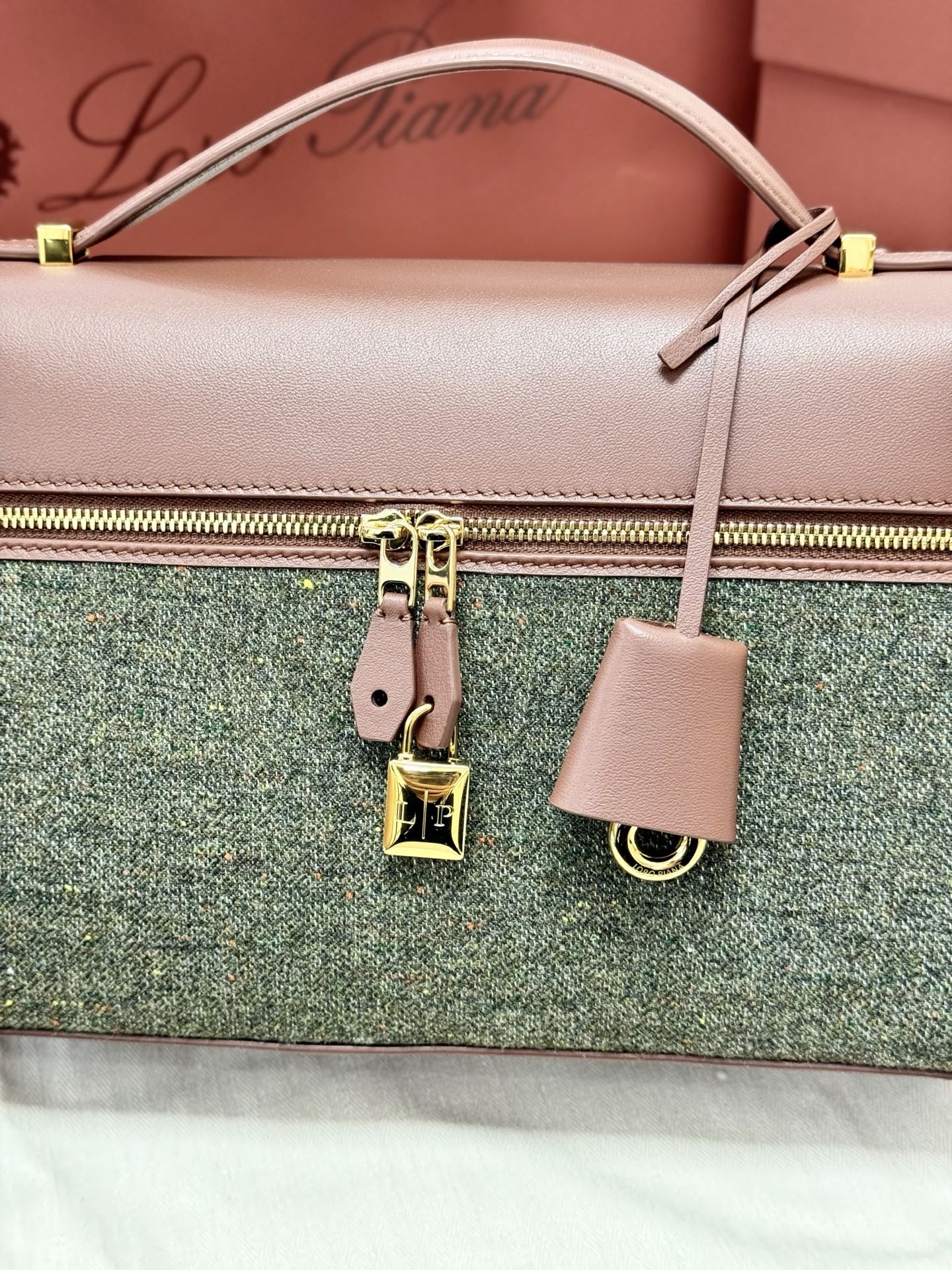 LP 2026 Extra Bag L27 Countryside Sage mix Burnt Tan Wool Leather