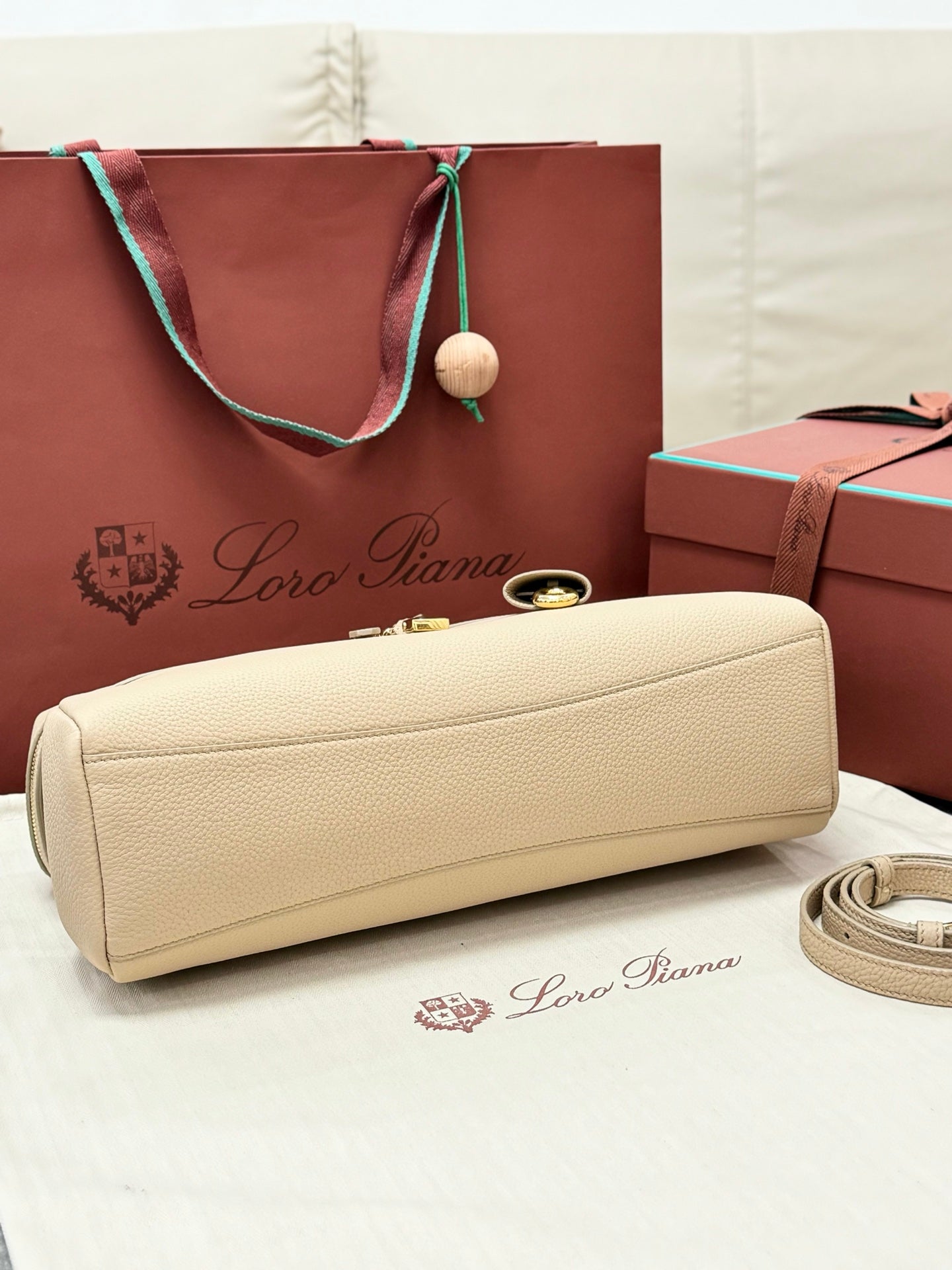 LP 2026 Extra Softy Bag L33 Beige /Sun Gold Grained Calfskin