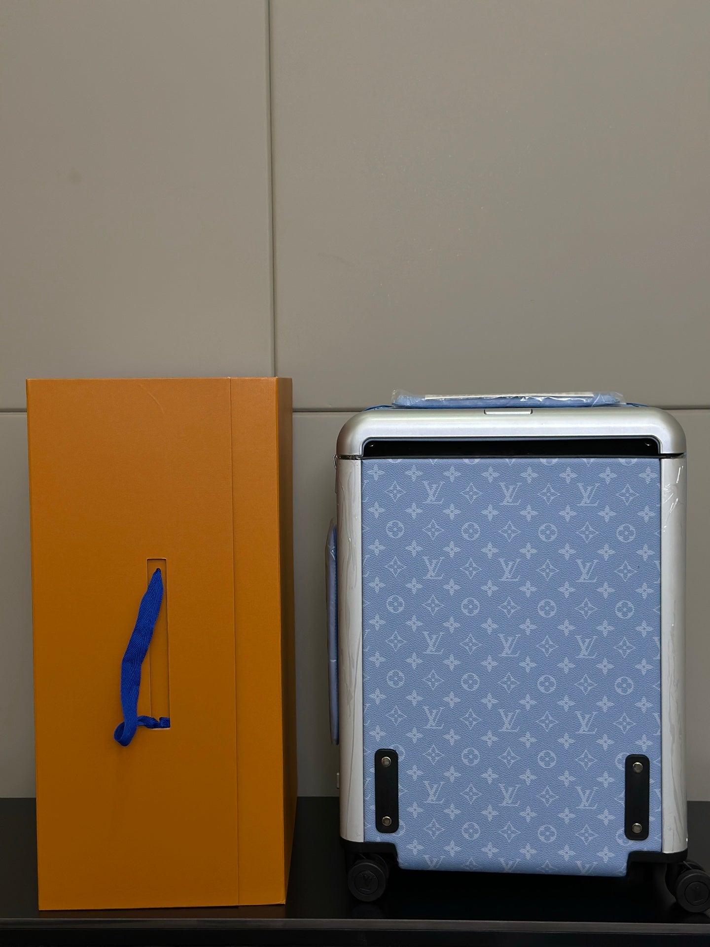 LV 2025 Horizon 55 Suitcase Sky Blue Canvas Cowhide 273840