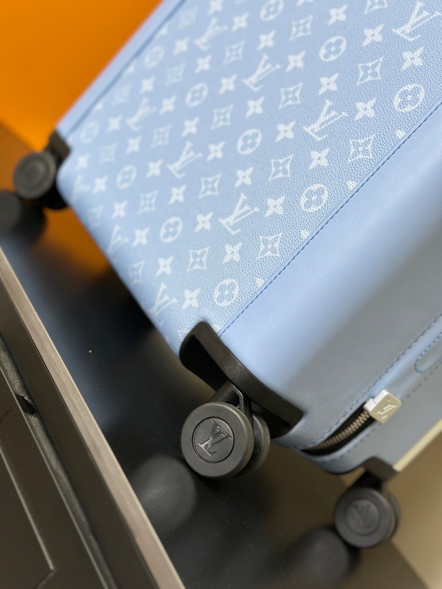 LV 2025 Horizon 55 Suitcase Sky Blue Canvas Cowhide 273840