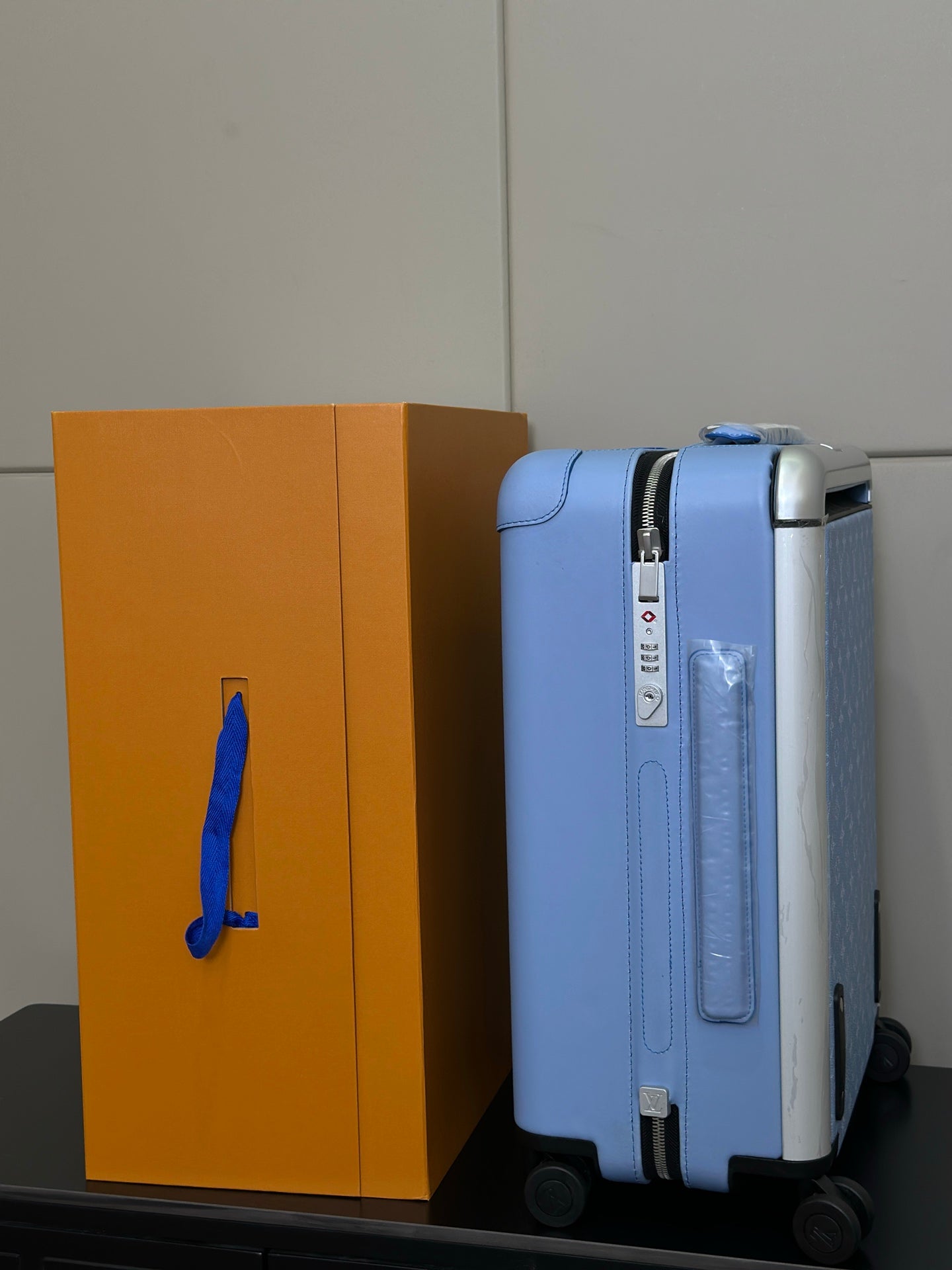 LV 2025 Horizon 55 Suitcase Sky Blue Canvas Cowhide 273840