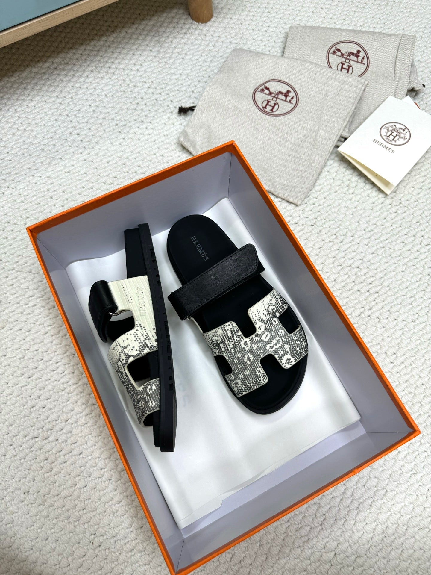 HM 26ss Slippers White Black Suede Leather 618579