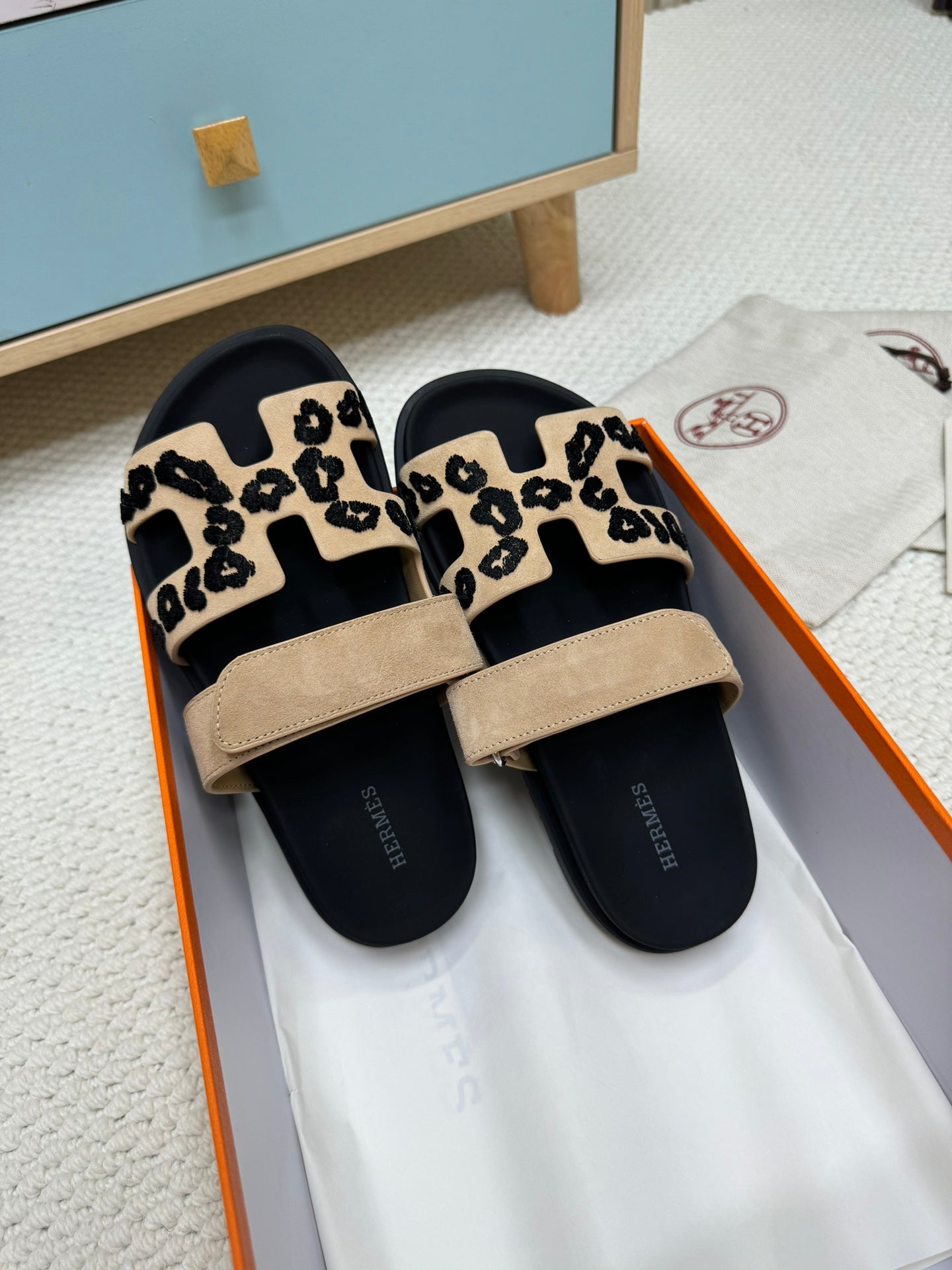HM 26ss Slippers Black Gray Suede Leather 618575