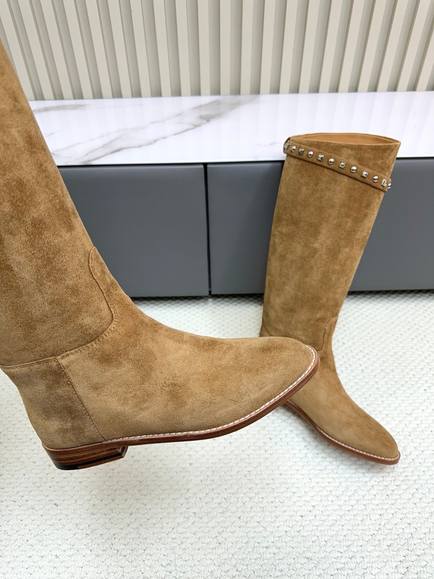 HM 25ss Kelly Buckle Riding Boots Brown Suede 576116