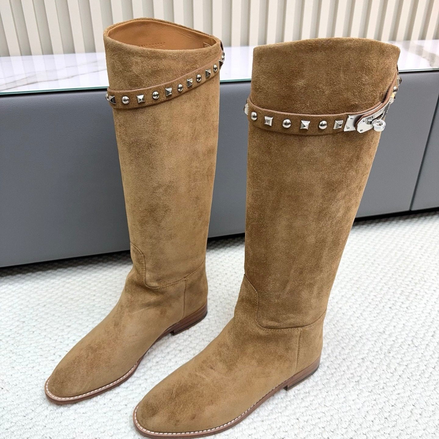 HM 25ss Kelly Buckle Riding Boots Brown Suede 576116