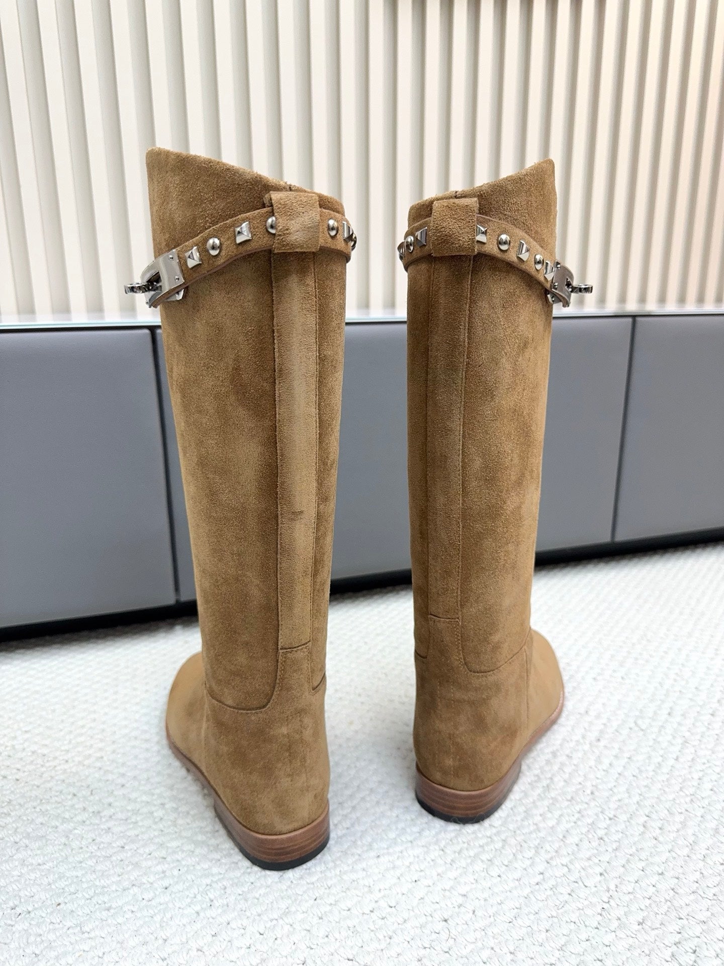 HM 25ss Kelly Buckle Riding Boots Brown Suede 576116