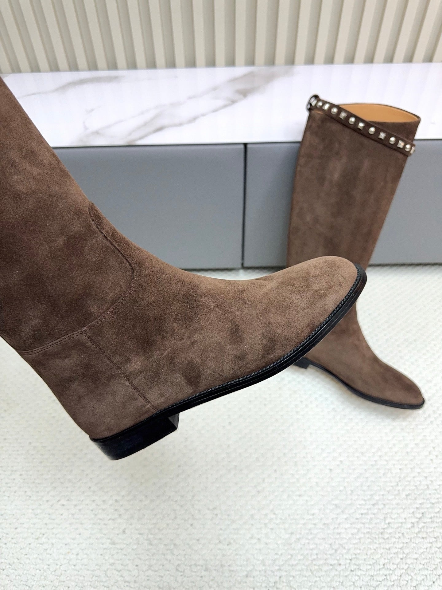 HM 25ss Kelly Buckle Riding Boots Dark Brown Suede 576118