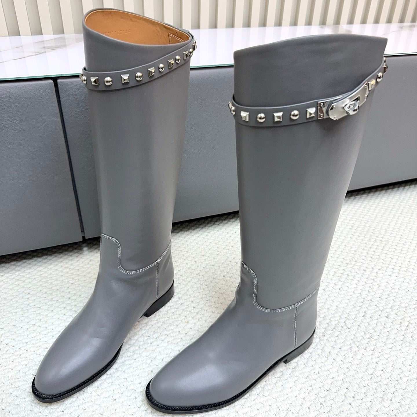HM 25ss Kelly Buckle Riding Boots Gray Cowhide 576120
