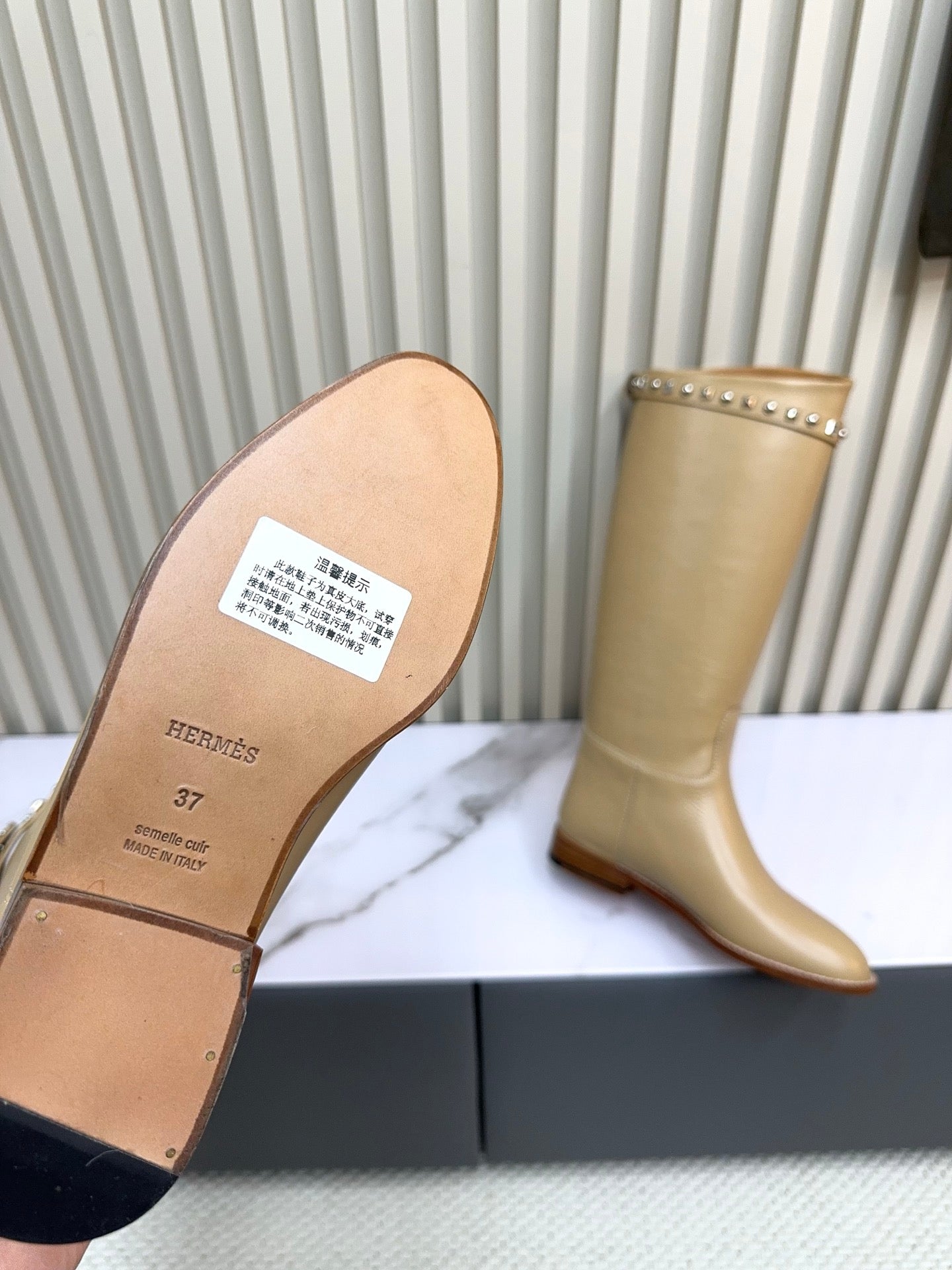 HM 25ss Kelly Buckle Riding Boots Dark Beige Cowhide 576122