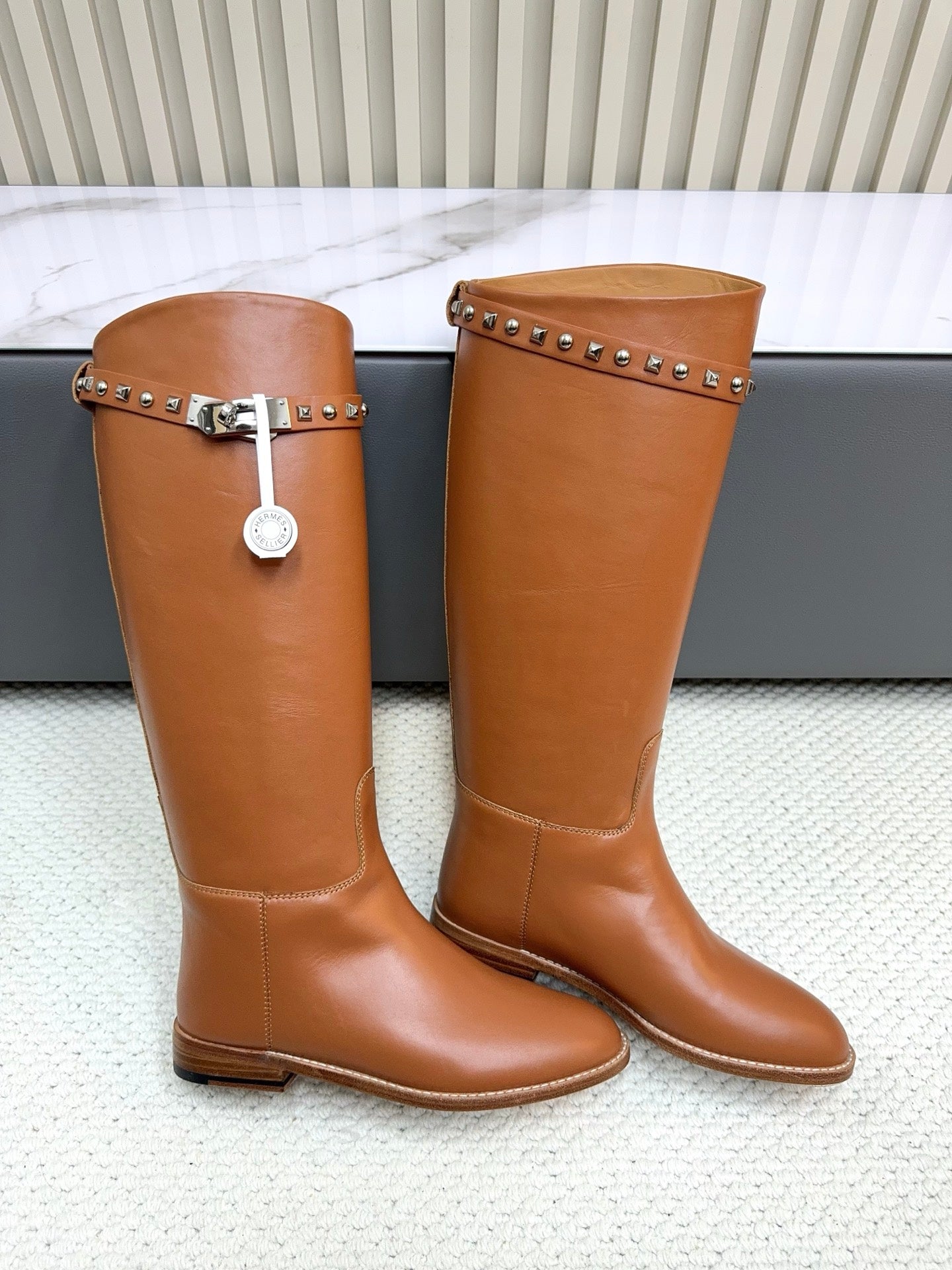 HM 25ss Kelly Buckle Riding Boots Camel Brown Cowhide 576123