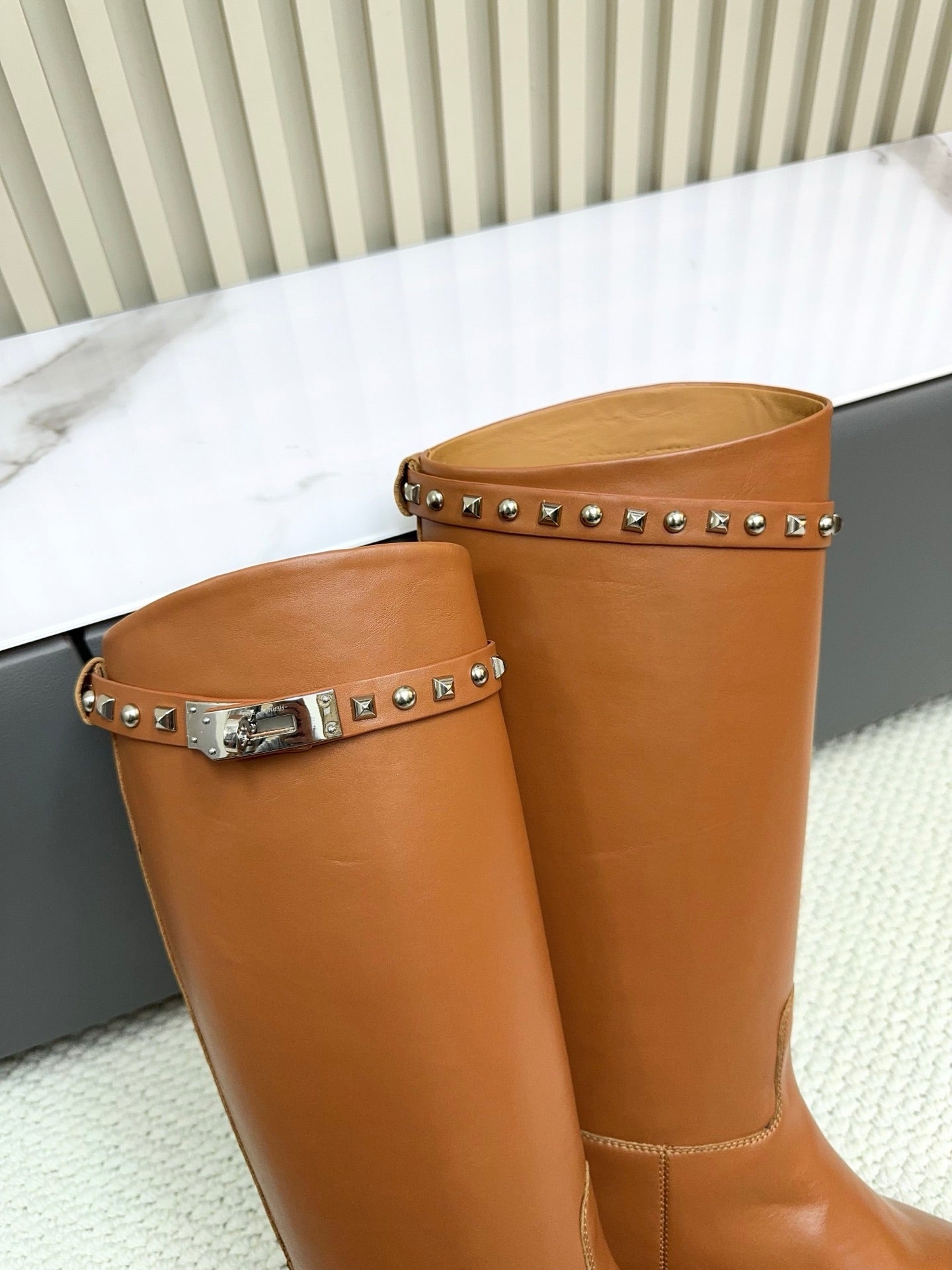 HM 25ss Kelly Buckle Riding Boots Camel Brown Cowhide 576123