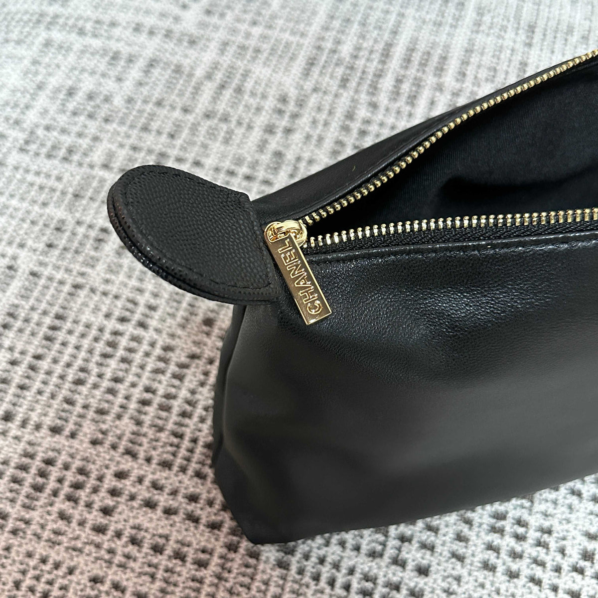 Chanel 2026 Caviar Diamond Flap Shoulder Bag 29cm Black Embossed Calfskin