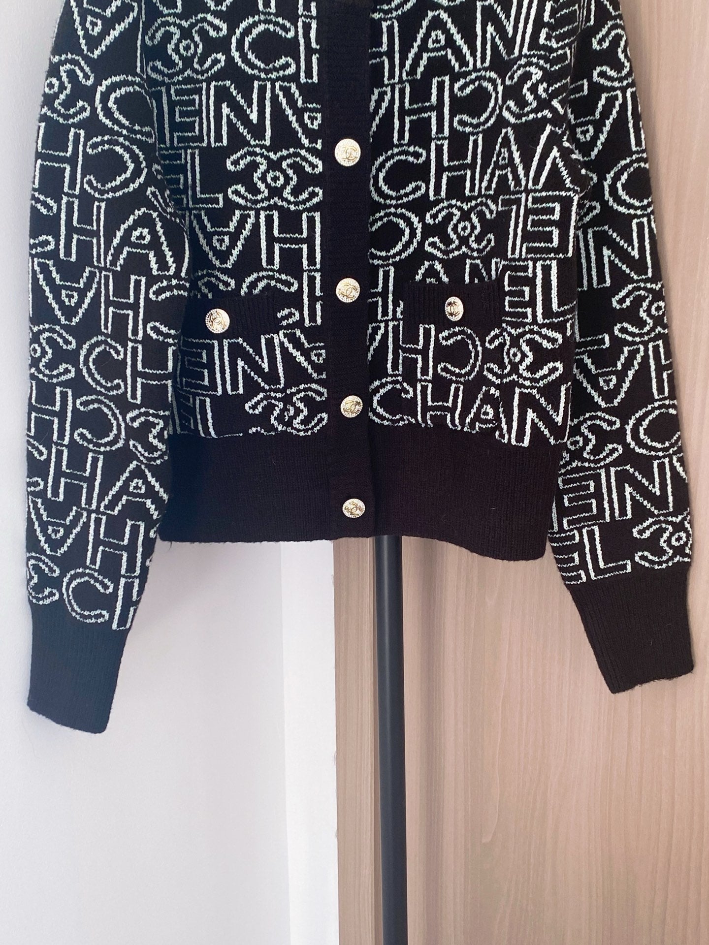 Chanel 2025 Cardigan Brown mix White Cashmere 88260