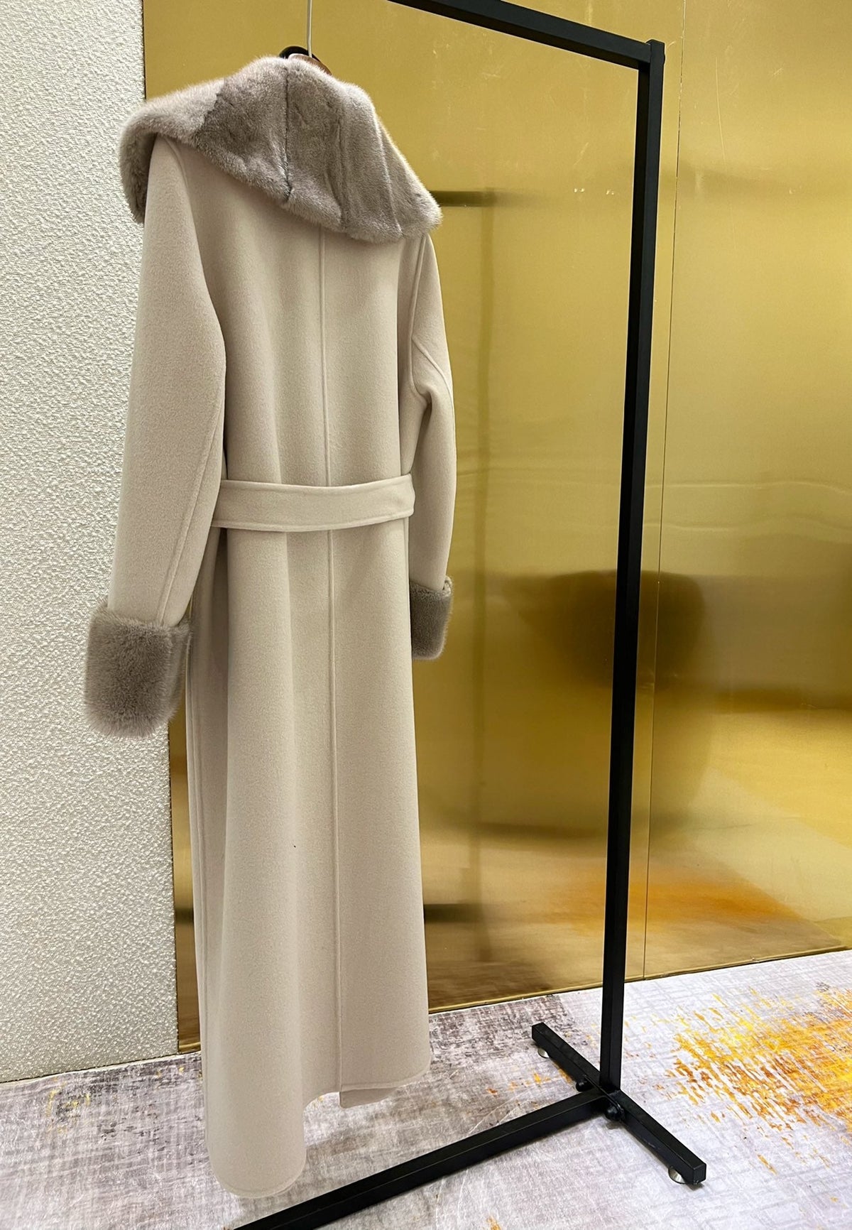 LP 25 Deep V-neck Long Coat Beige Cashmere Fur 303962