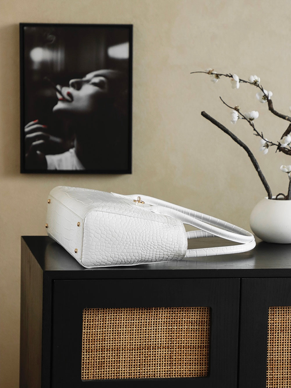 Chanel 25 Crocodile-embossed 40cm Bag White Cowhide 322960