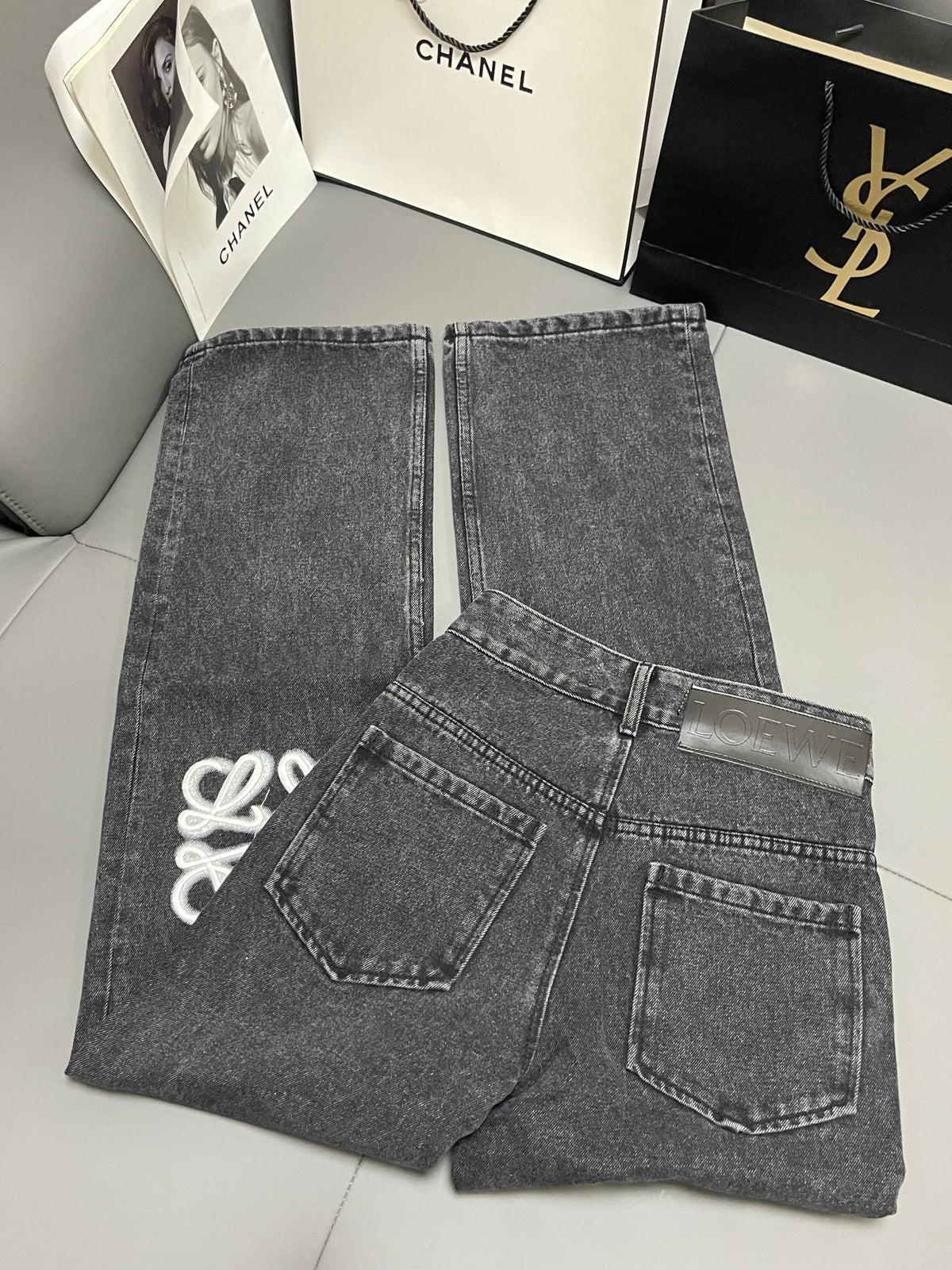 Loew White Anagram Dark Grey Jean