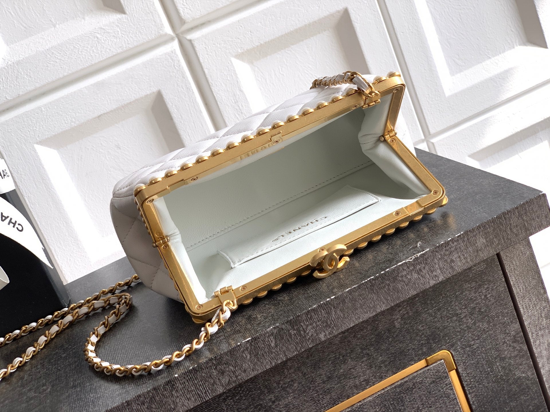 Chanel 2026 Pearl Clutch White Gold Lambskin 321881
