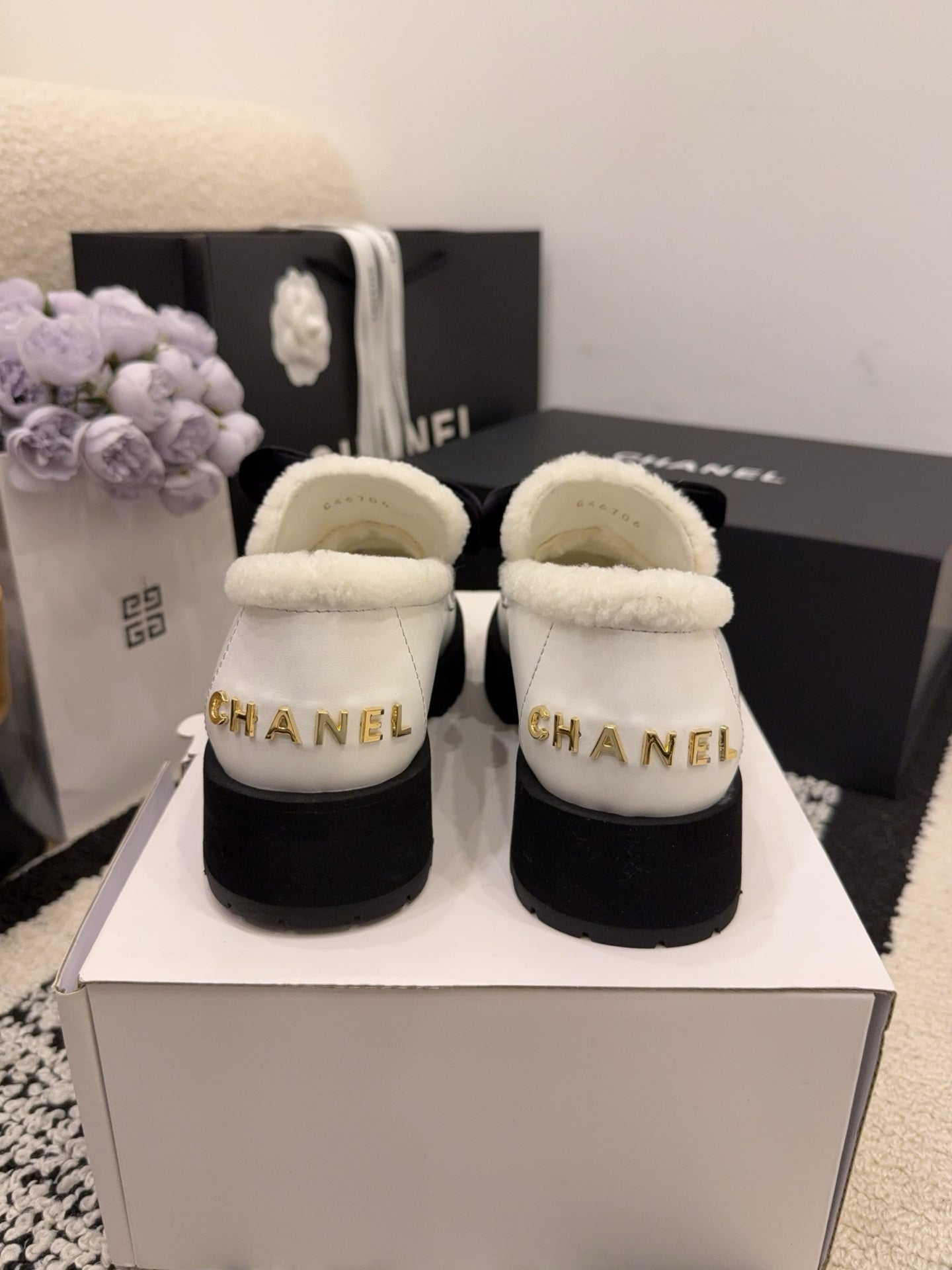 CC 26 Fur-lined Loafer With Bow Black White Wool Leather 588825
