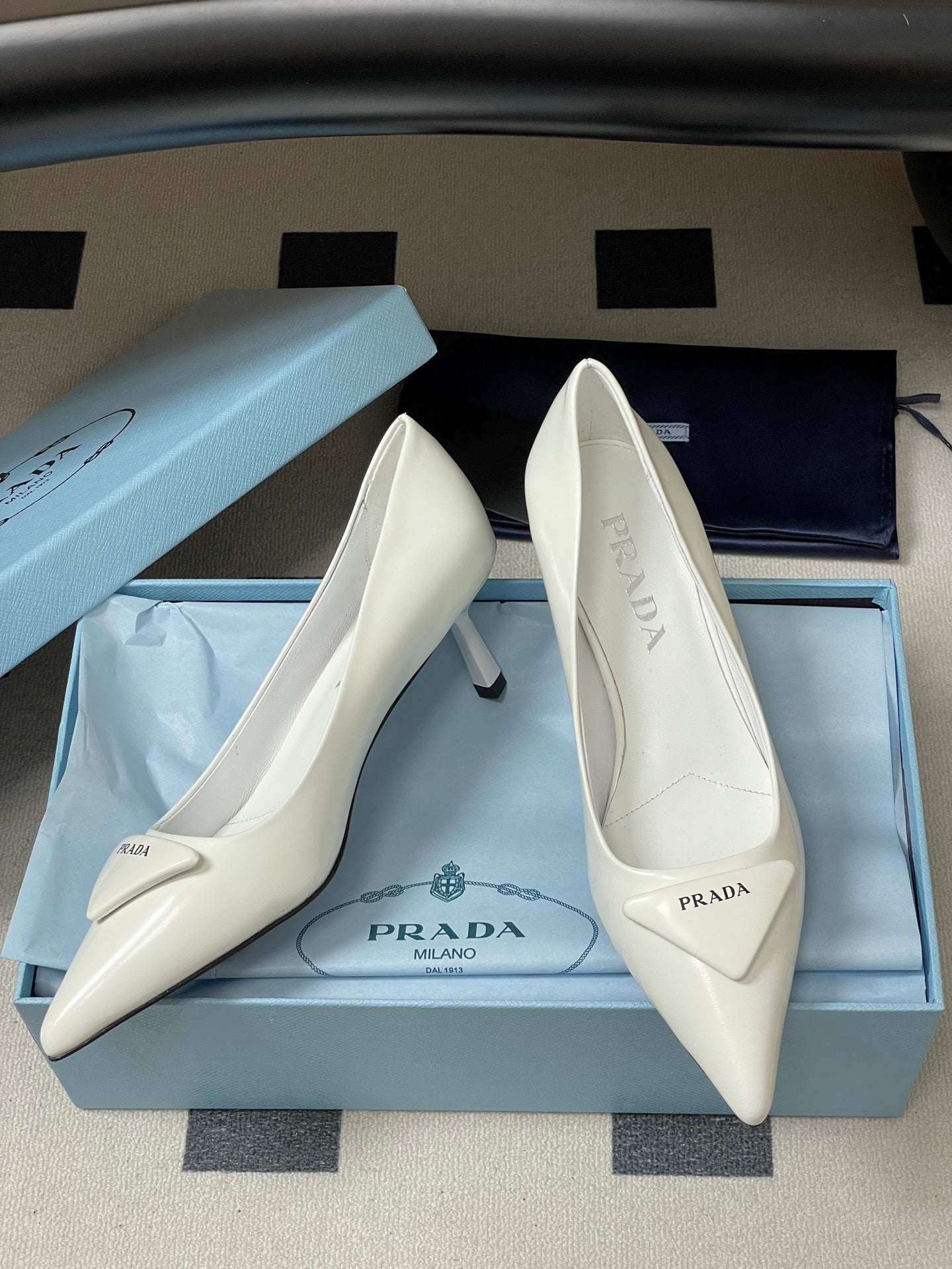 PRA 26SS Pointed Toe Heels White Patent Leather 593839