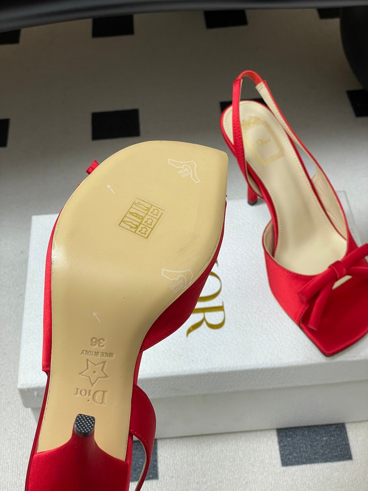 CD 26 Slingback 85 Red Beige Leather Silk Fabric 593603