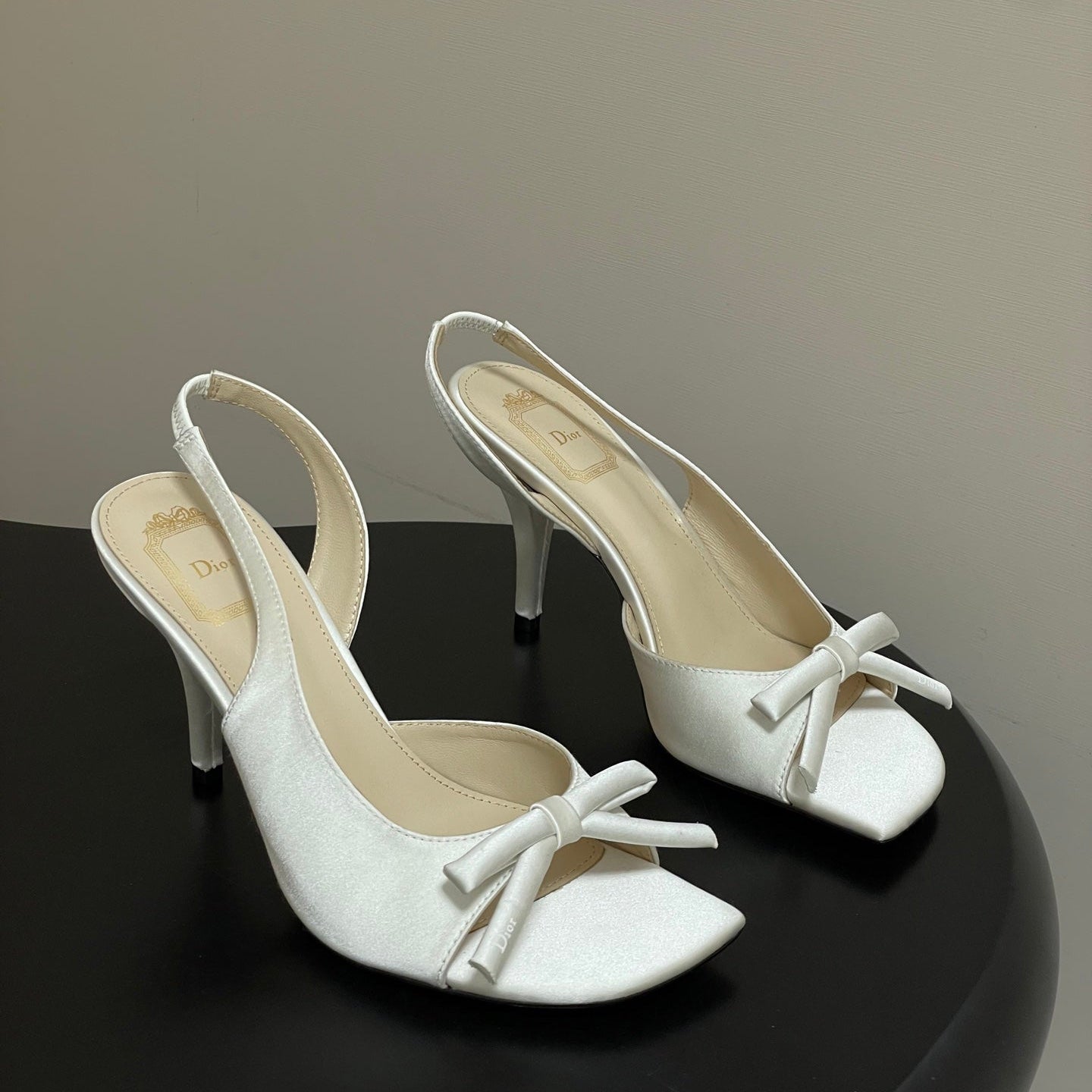 CD 26 Slingback 85 White Leather Silk 593605
