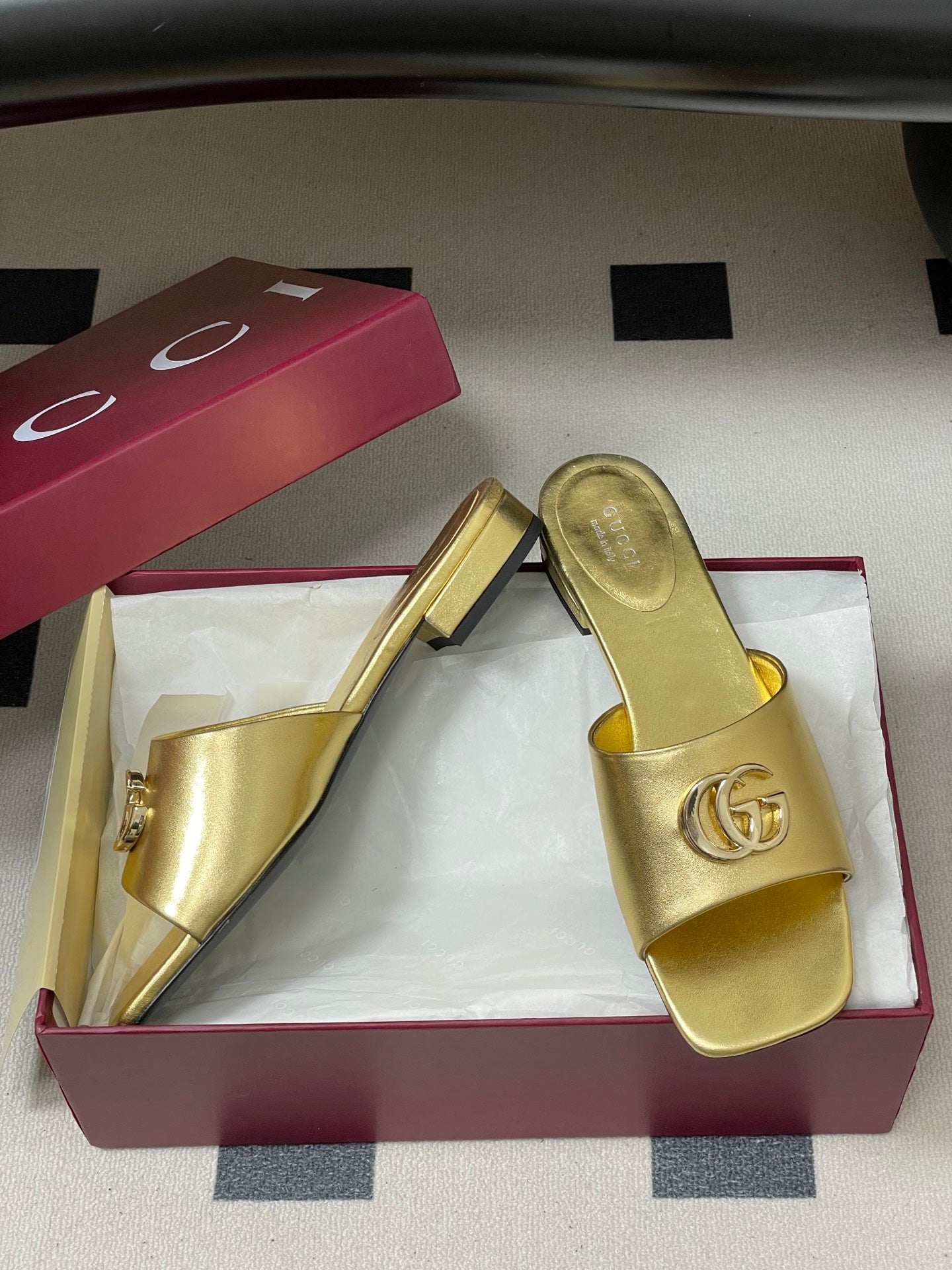 Gucci 2026 Double G Buckle Flat Sandal Gold Lambskin/Metallic Leather 697844