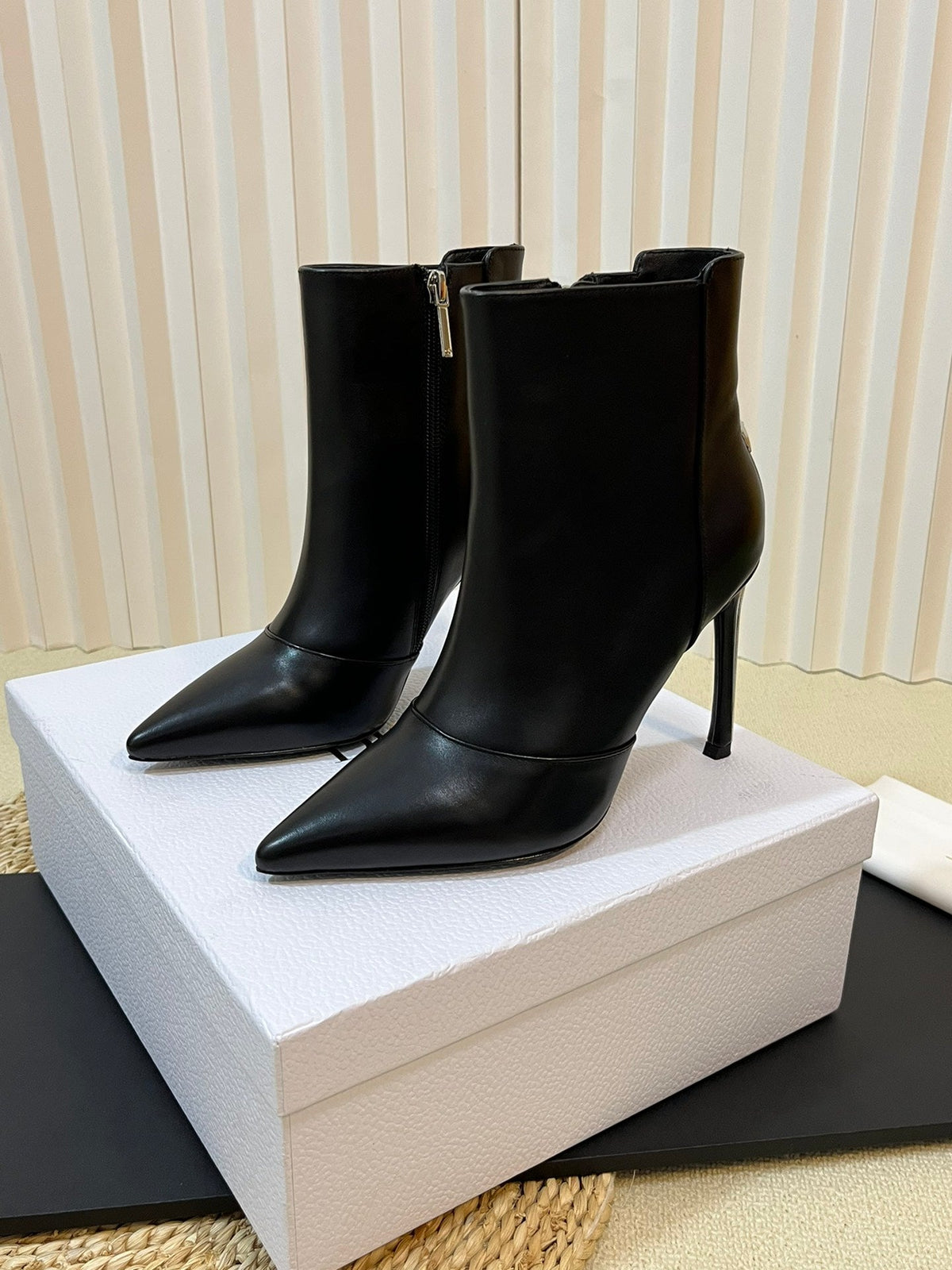 Dior 2026 Pointed Toe Ankle Boots 100mm Cowhide 137124