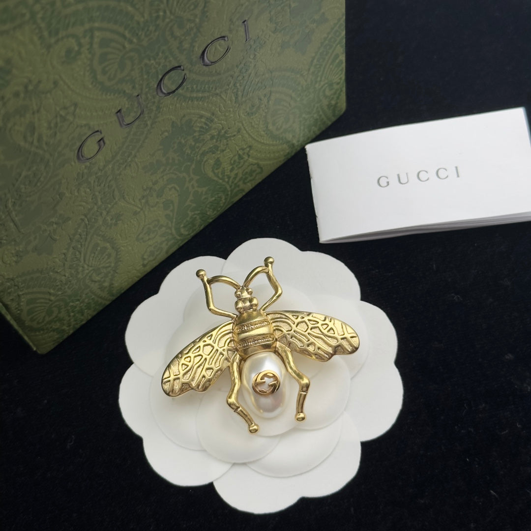 Gucci Brooch Gold 184131