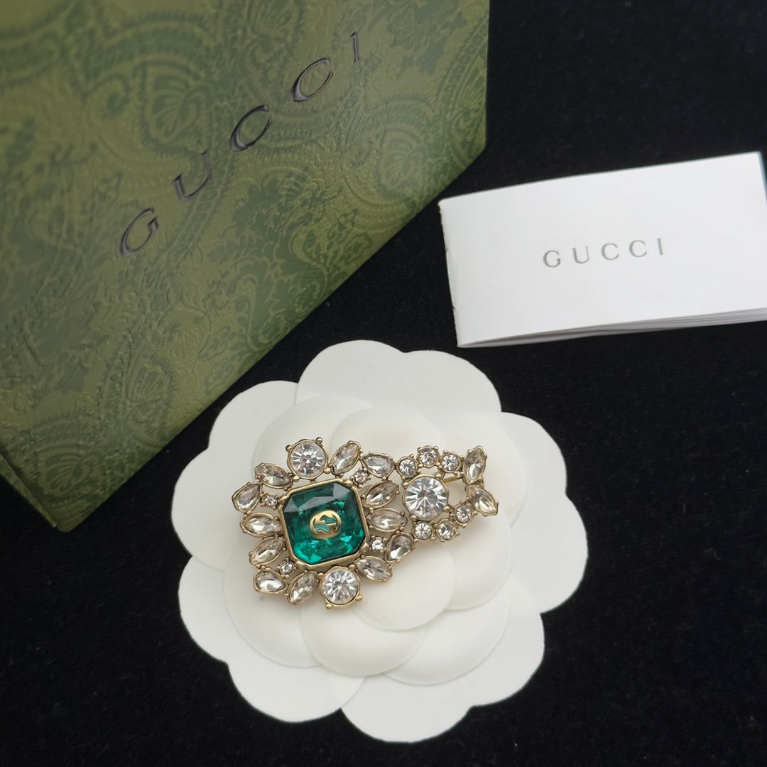 Gucci Brooch Gold 184401