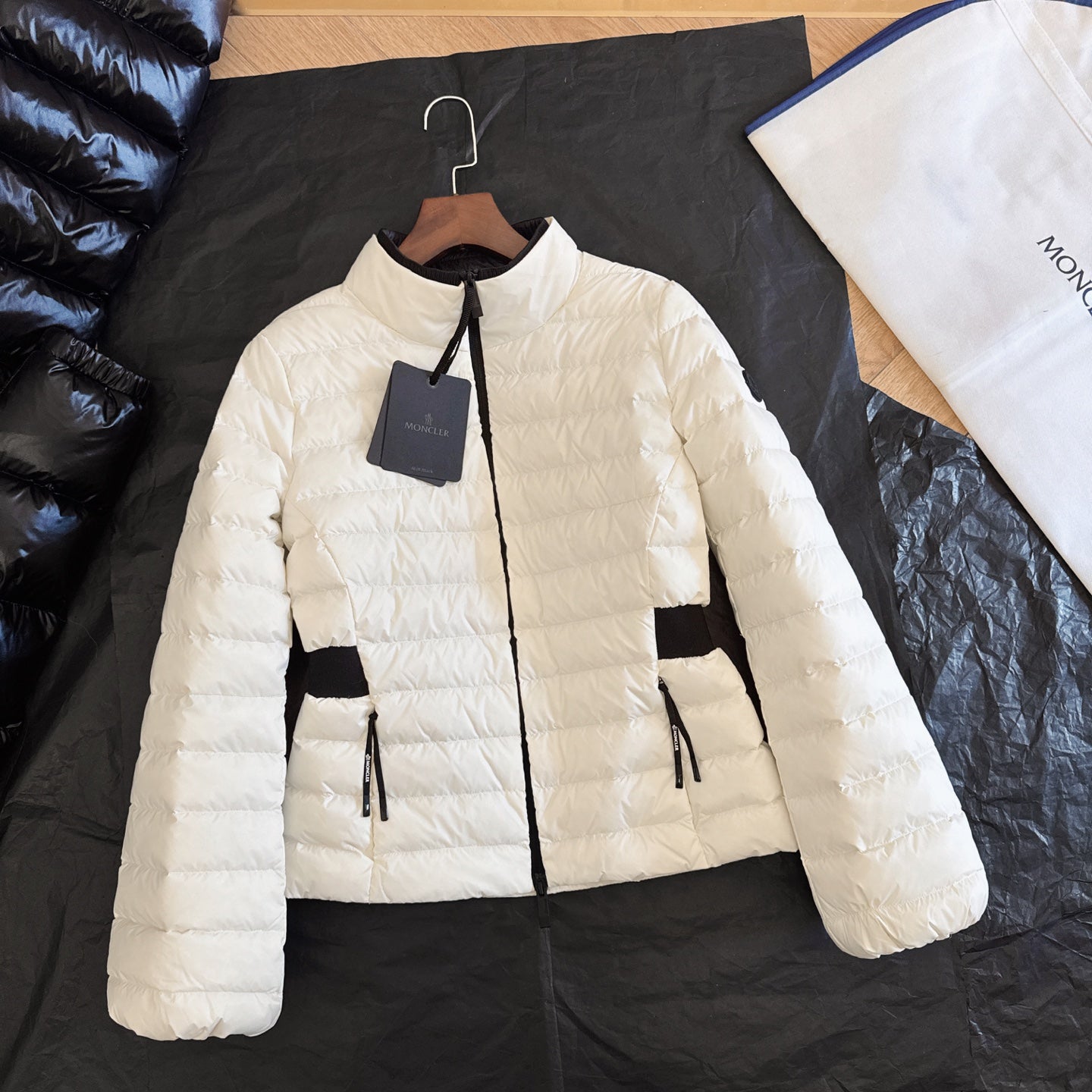 Moncler 2025 Verrerie Quilted Jacket White Black Nylon Down