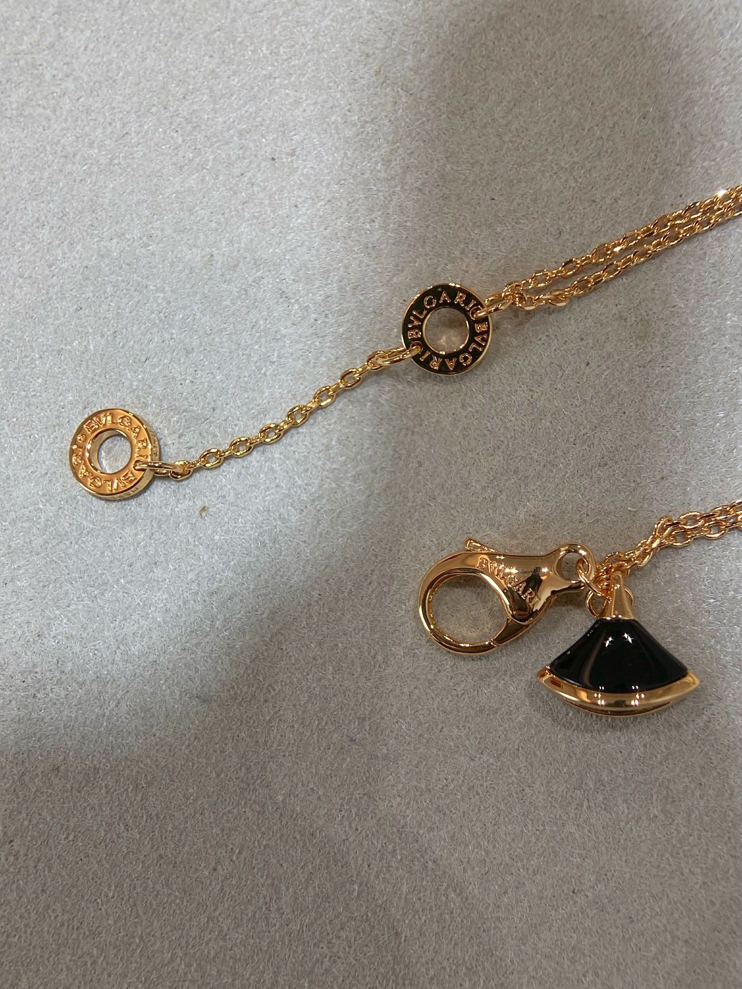 BVL 4 MOTIF MOP GOLD DOUBLE CHAIN BRACELET