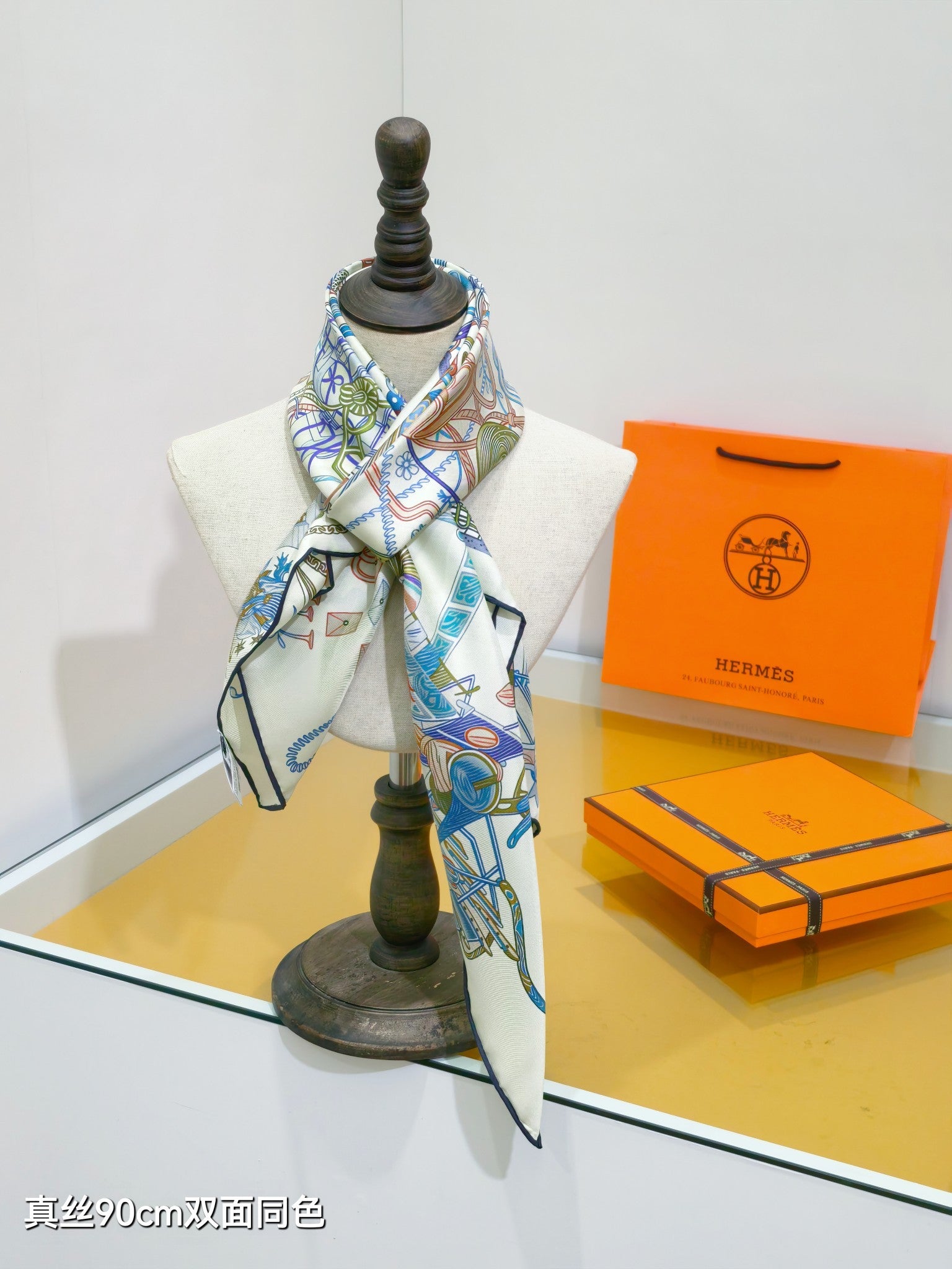 HM 26ss Amazon Scarf 90 Blue White Colorful Twill Silk 126320