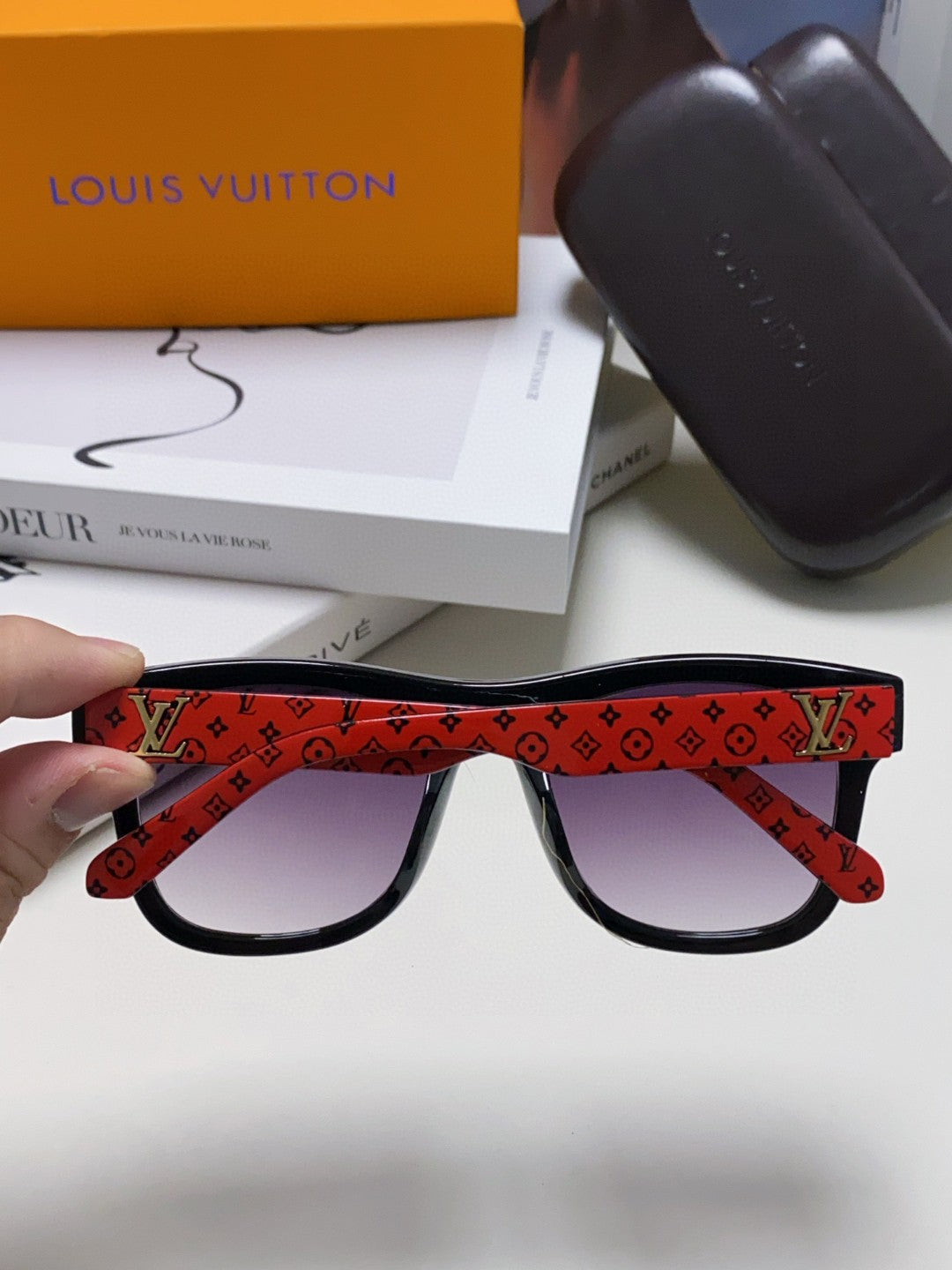 MONOGRAM SUNGLASS 581385 IN RED ACETATE FRAME