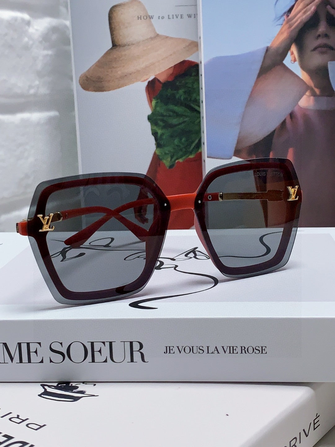 SQUARE SUNGLASSES 581355 IN RED ACETATE GREY LENSES
