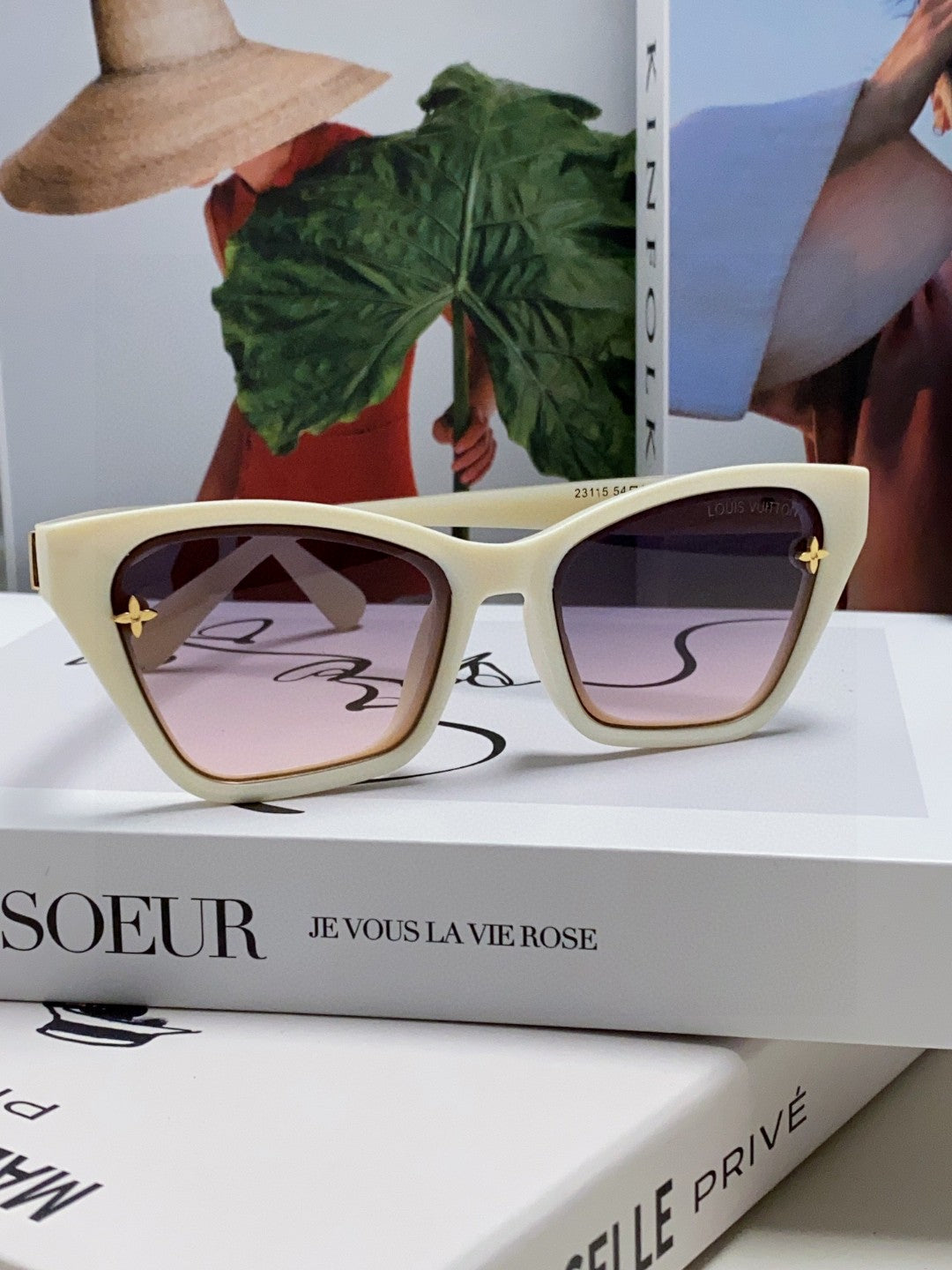 SQUARE SUNGLASSES 581359 IN IVORY ACETATE EMBOSSED MONOGRAM LOGO