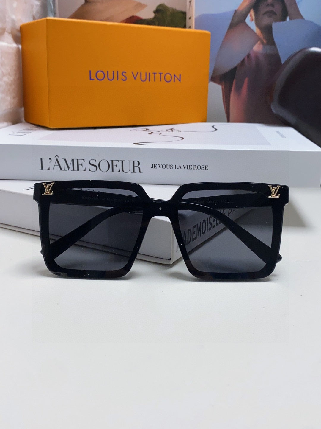 SQUARE SUNGLASS 581370 IN BLACK ACETATE