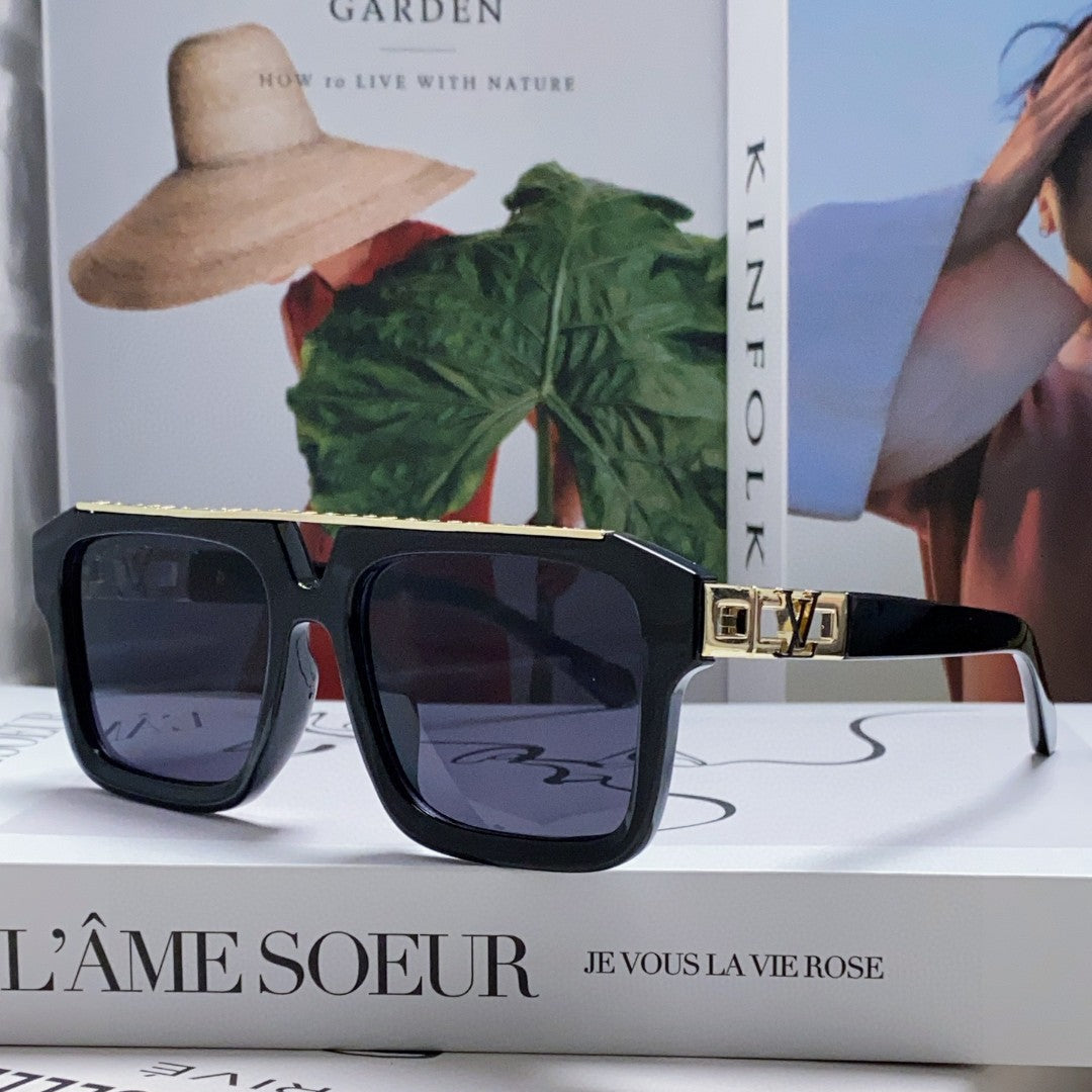 MASCOT PILOT SQUARE SUNGLASS 581378 IN BLACK ACETATE GOLD METAL