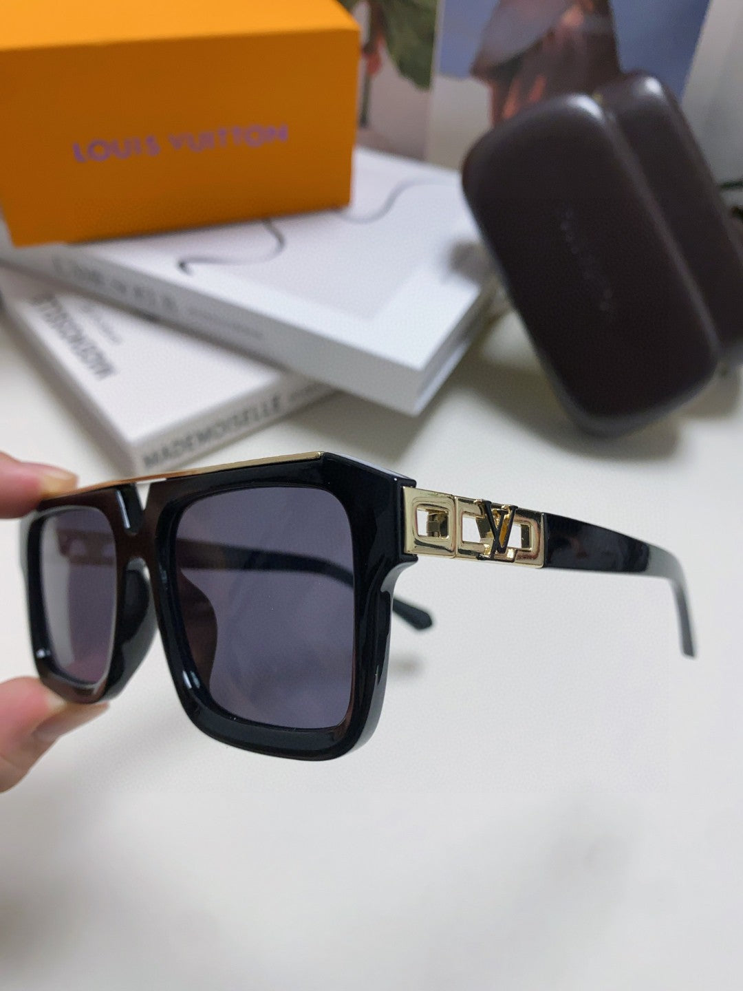 MASCOT PILOT SQUARE SUNGLASS 581378 IN BLACK ACETATE GOLD METAL