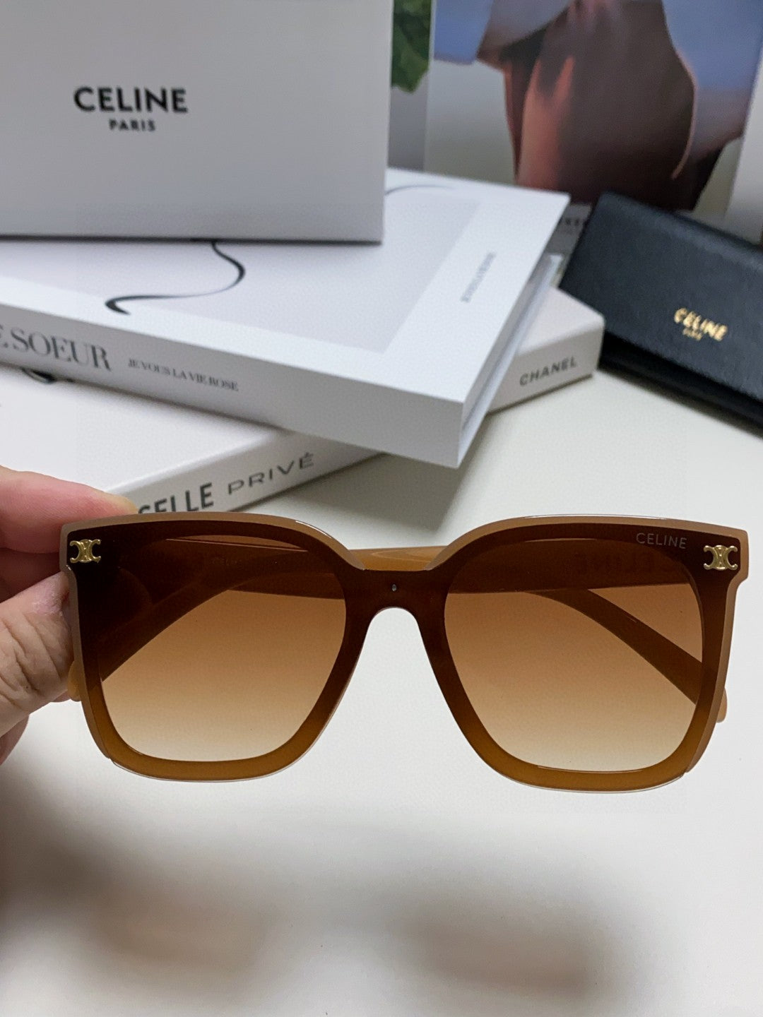 TRIOMPHE SUNGLASSES 552774 IN CARAMEL ACETATE TEXT LOGO