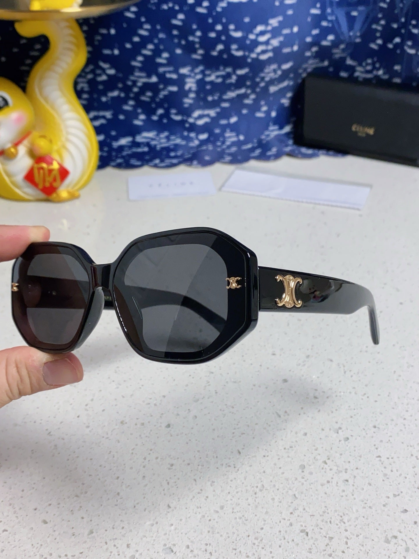 TRIOMPHE SQUARE SUNGLASS 566744 IN BLACK ACETATE