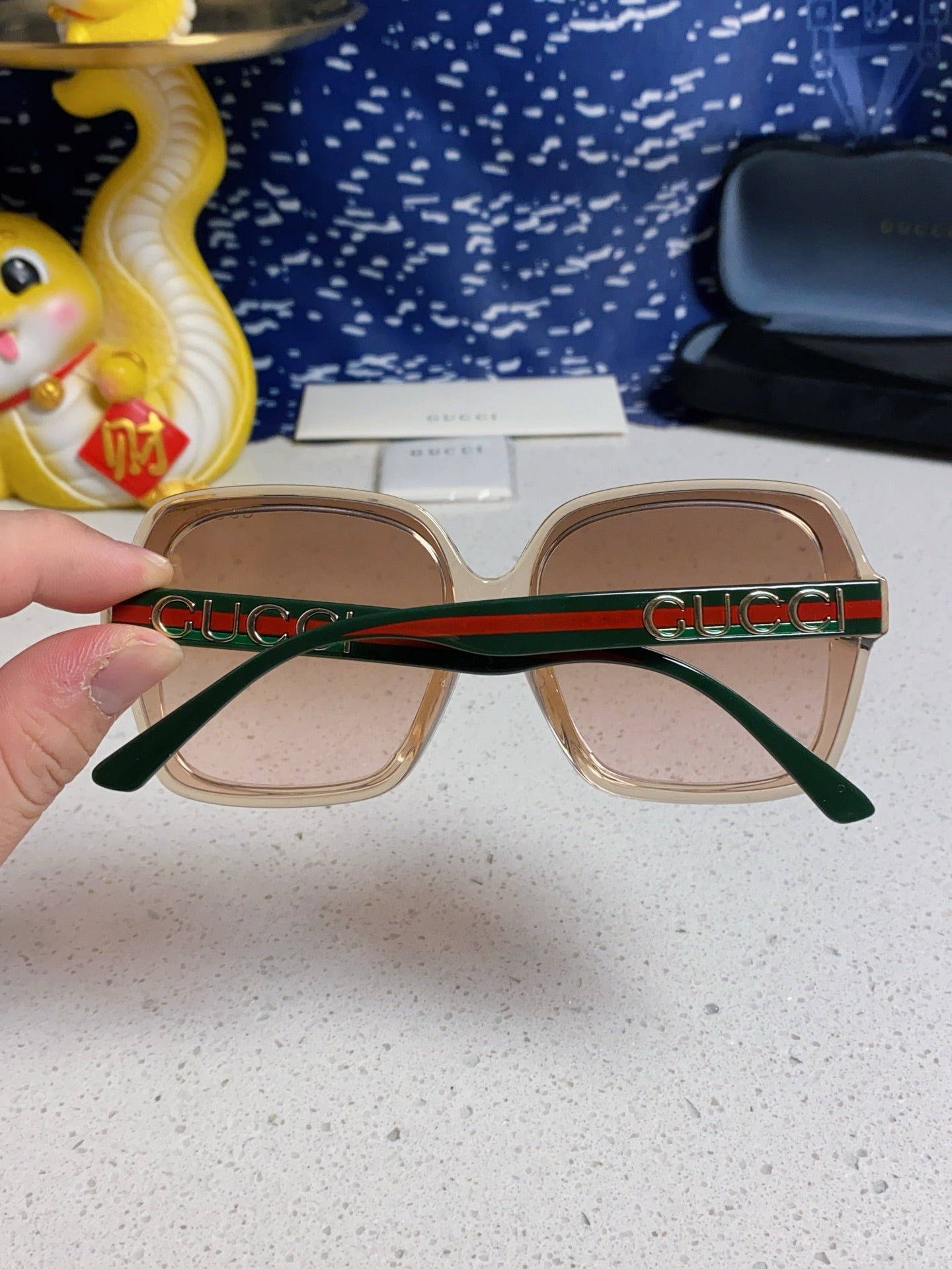 SQUARE FRAME SUNGLASSES 573309 IN ACETATE EMBOSSED LOGO