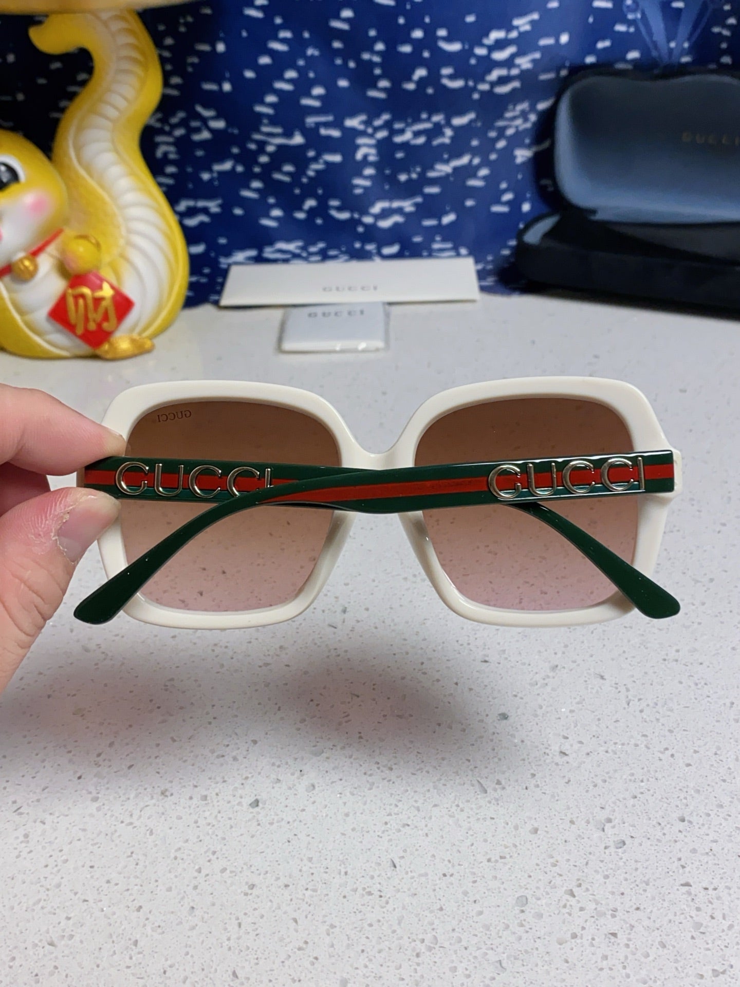 SQUARE FRAME SUNGLASSES 573309 IN ACETATE EMBOSSED LOGO