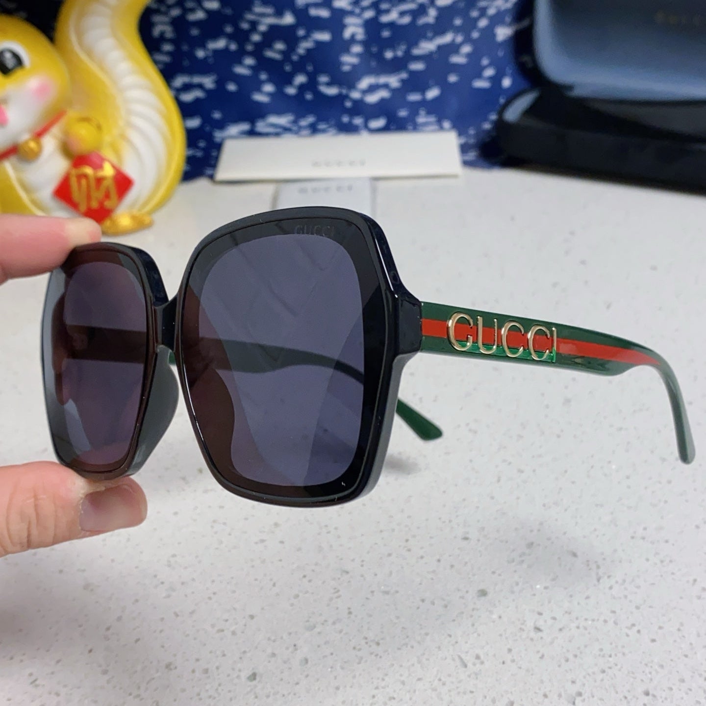 SQUARE FRAME SUNGLASSES 573309 IN ACETATE EMBOSSED LOGO