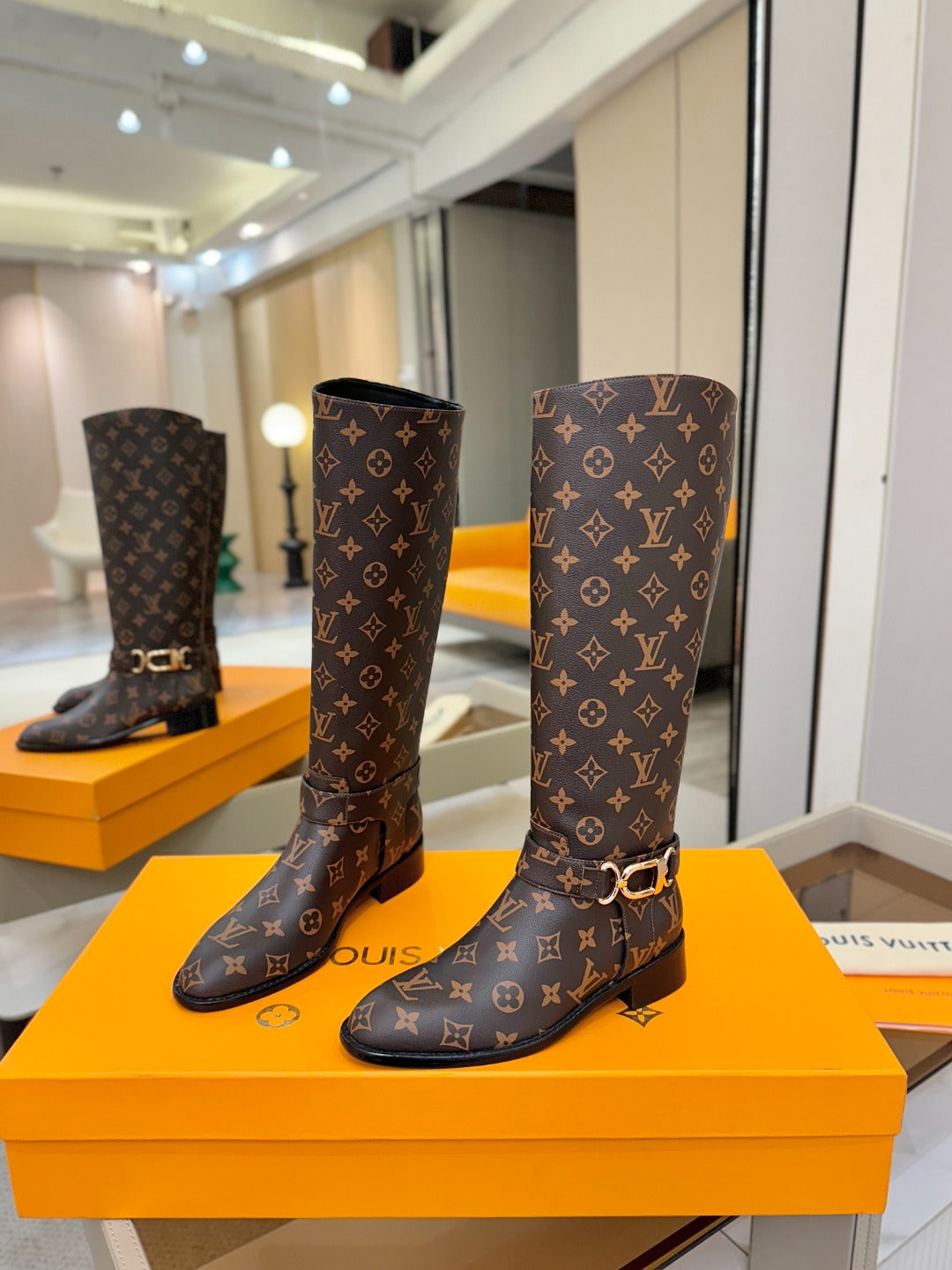 LV 25 Martin Boots 30 Monogram Brown Cowhide 573883