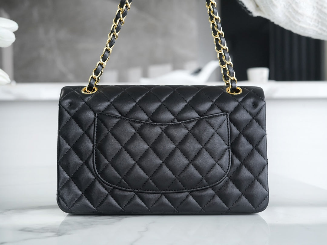 CLASSIC FLAP 25 BLACK LAMBSKIN GOLD HARDWARE