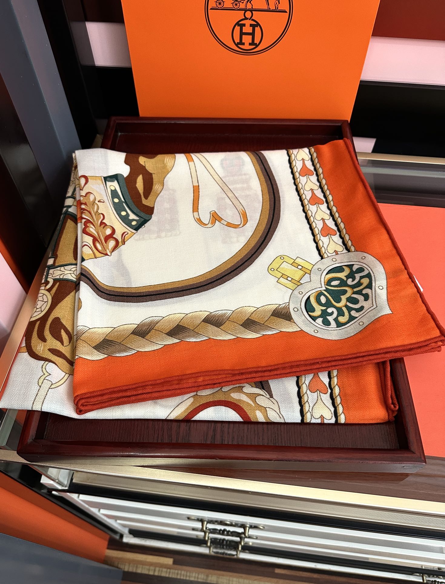 HM 25s Scarf 140cm Orange Beige Cashmere Silk 965623