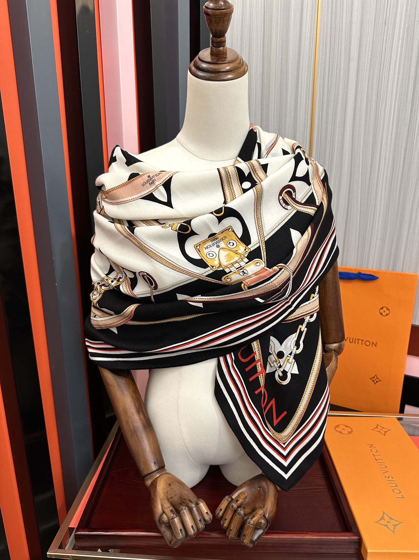 LV Scarf 140cm Black Beige White Silk Cashmere 968683