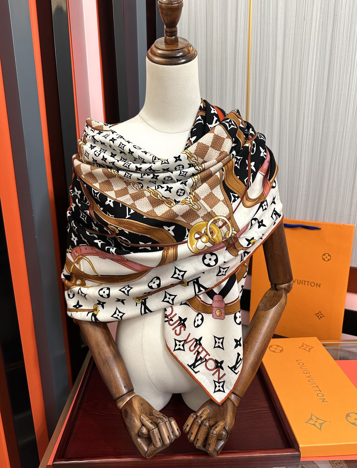 LV Scarf 140cm Black White Brown Silk Cashmere 968685